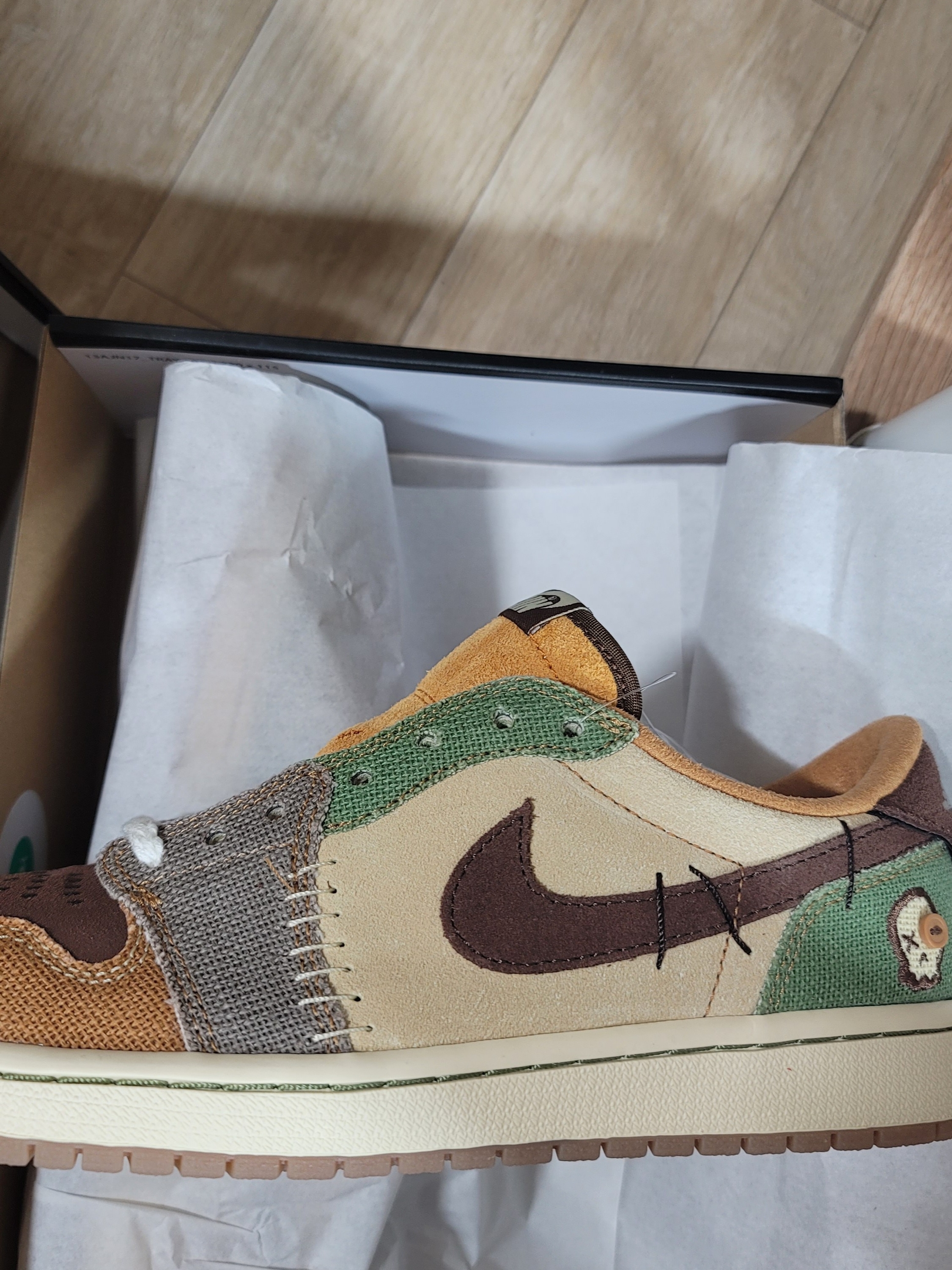 Jordan 1 x Zion Williamson Retro Low OG Flax and Oil Green 착용 스타일 - 1