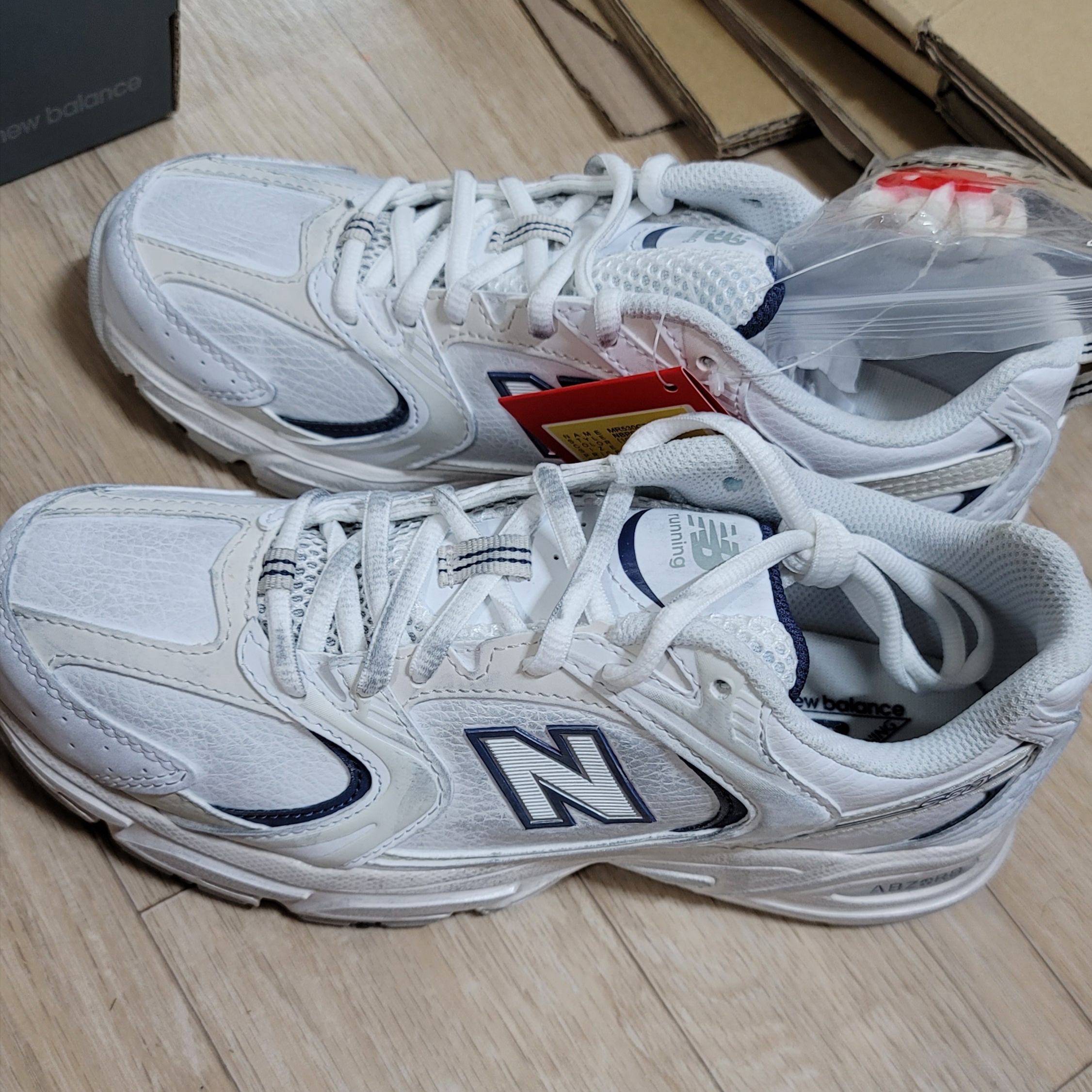 New Balance 530 White Indigo Blue 착용 스타일