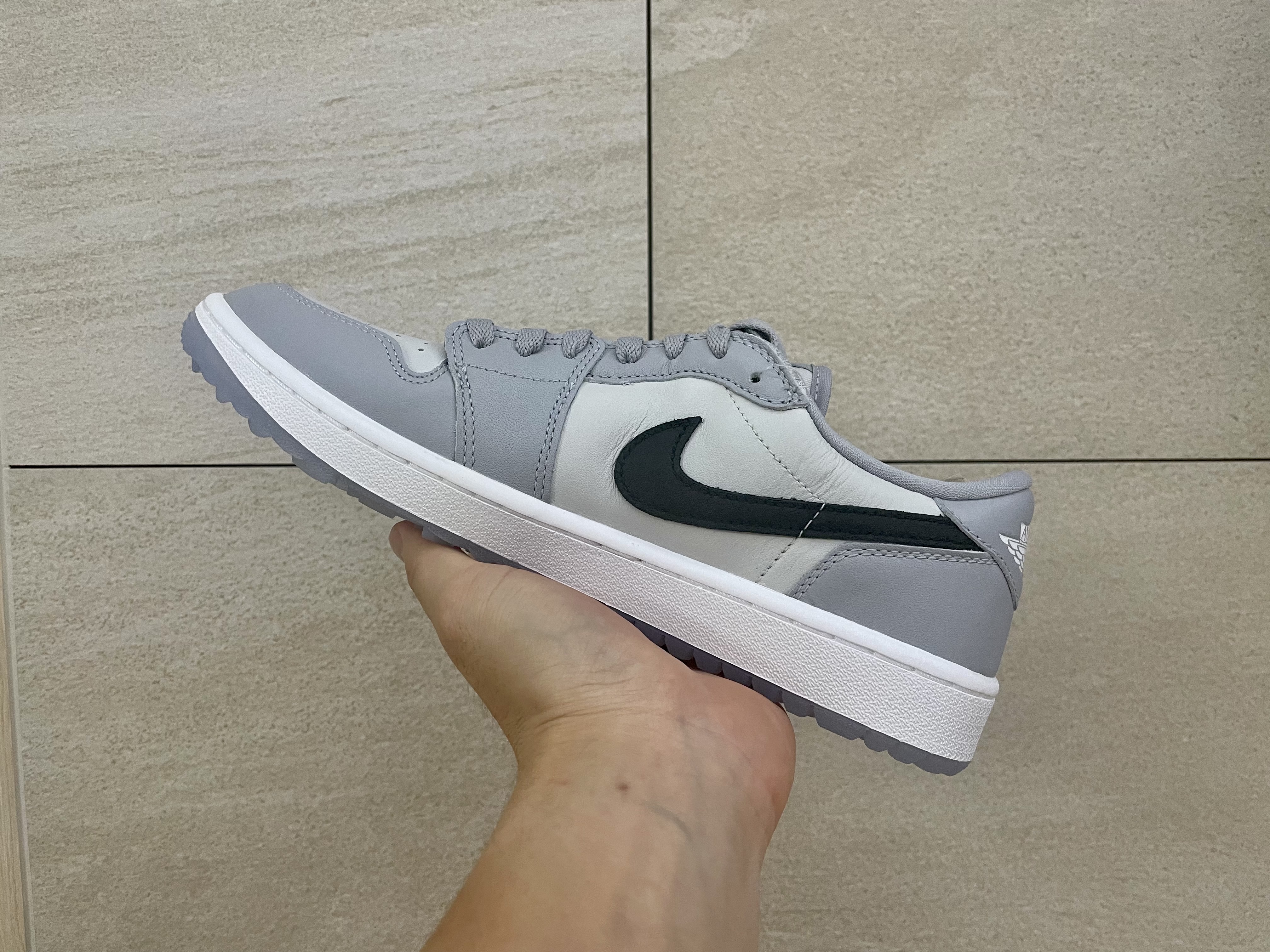 Jordan 1 Low Golf Wolf Grey 착용 스타일
