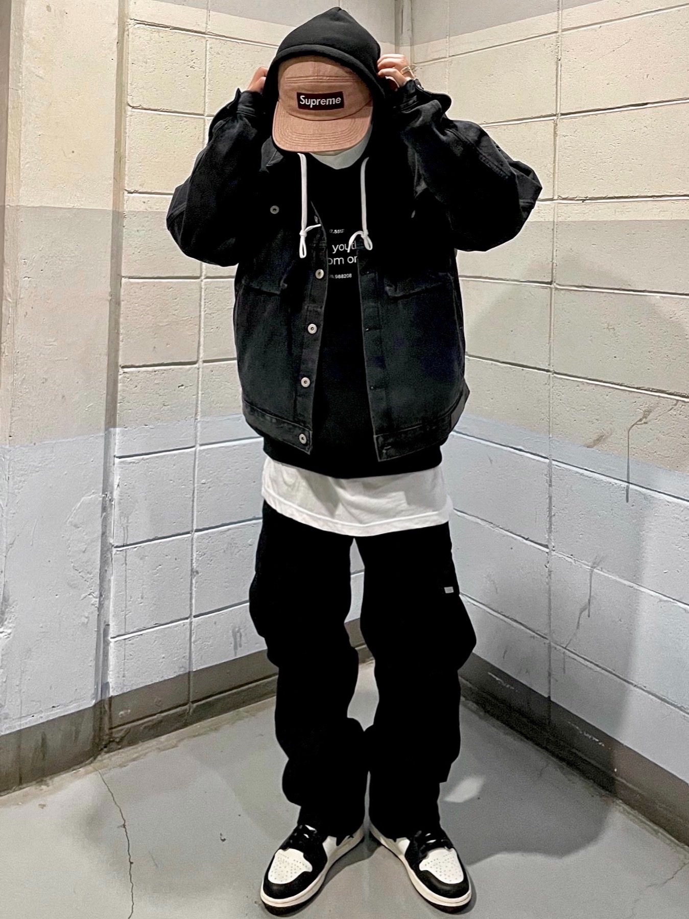 Jordan 1 Retro High OG Black Mocha 착용 스타일