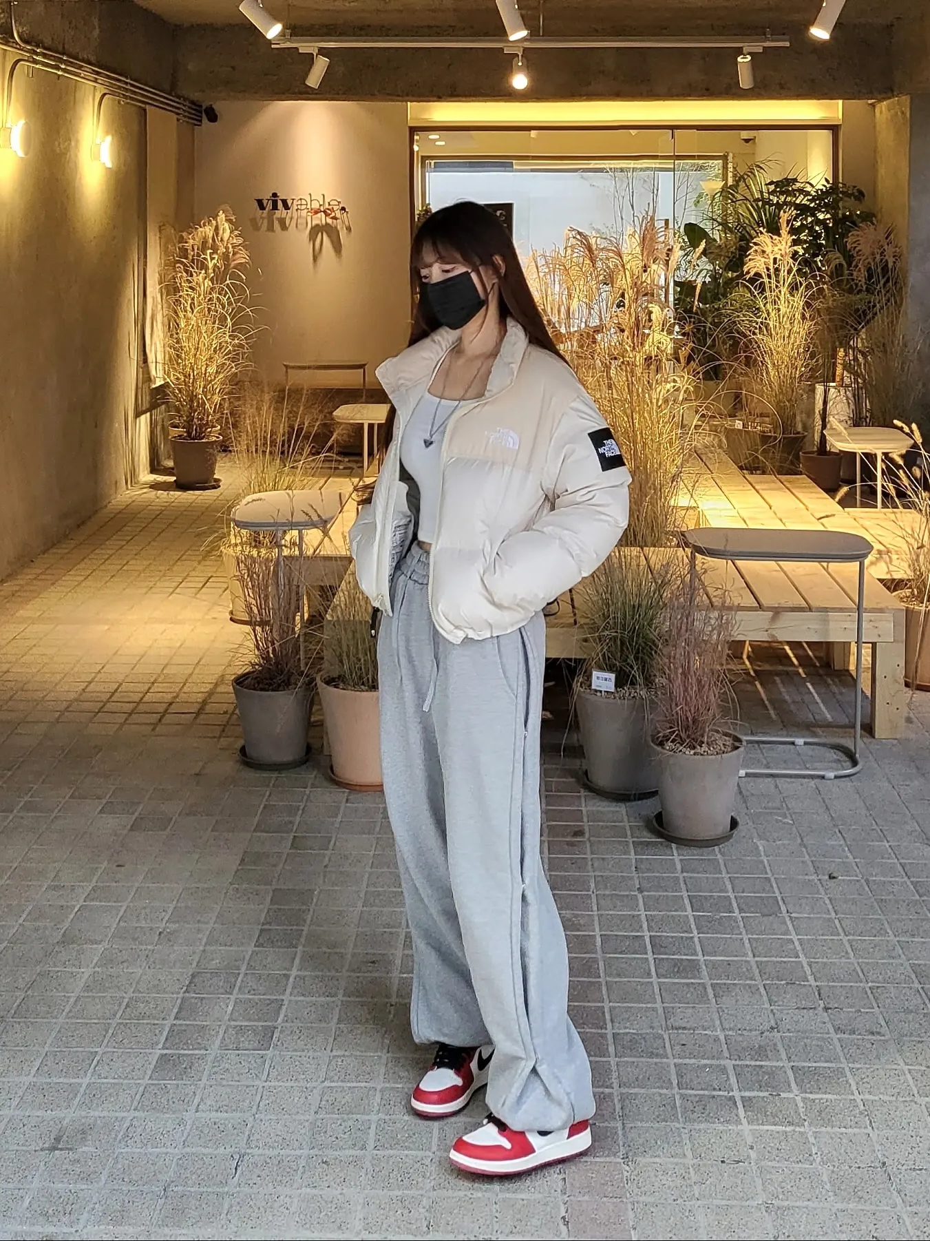 (W) The North Face White Label Novelty Nuptse Down Jacket Cream, (GS) Jordan 1 Retro High OG Chicago 2022 착용 스타일 - 1