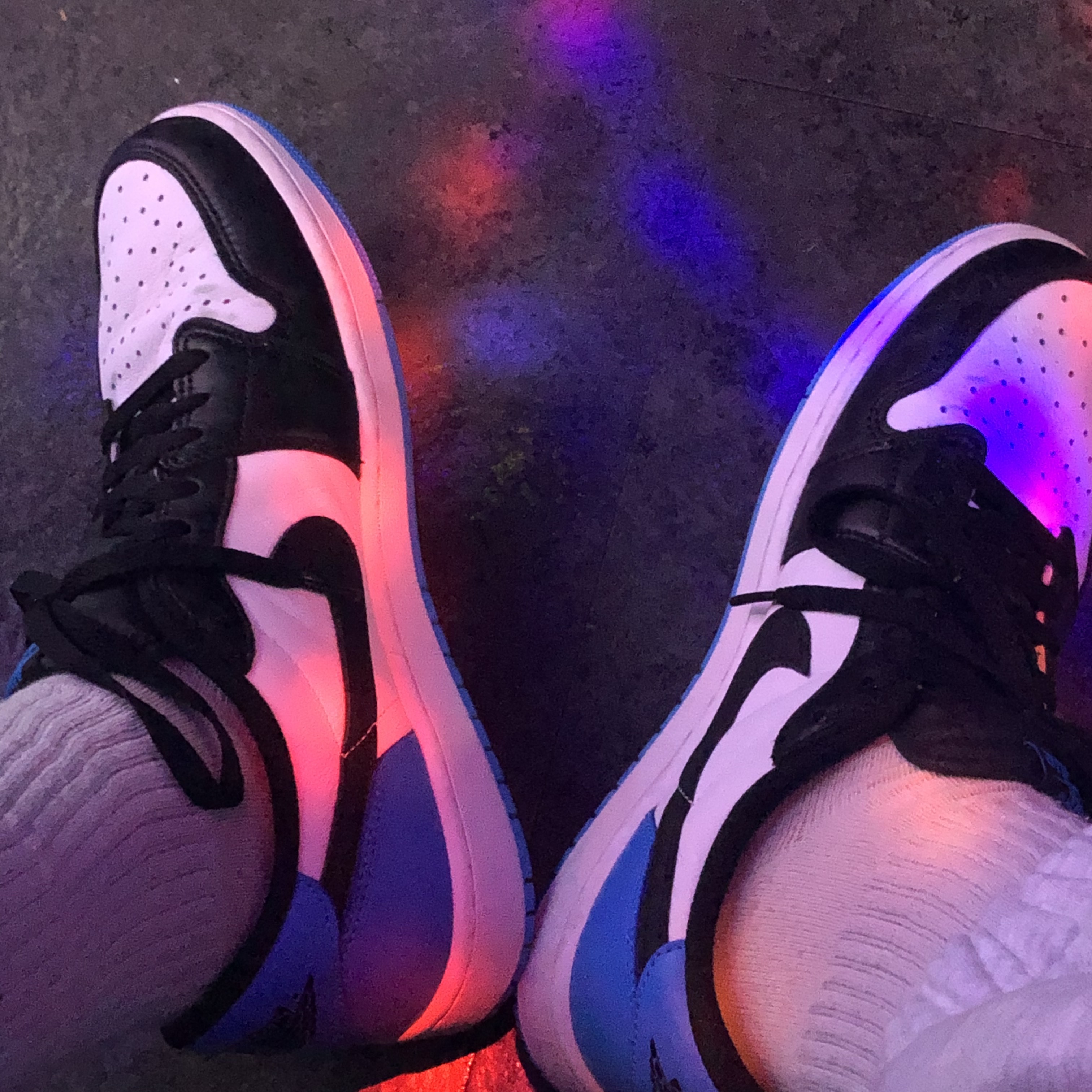 Jordan 1 Retro Low OG Black and Dark Powder Blue 착용 스타일