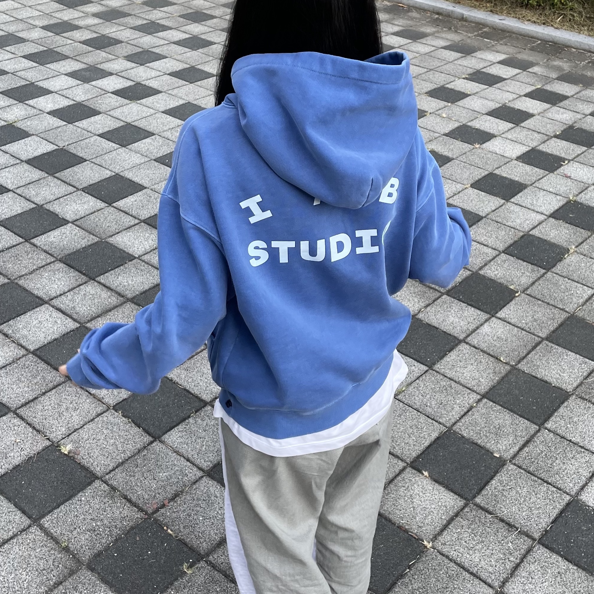 IAB Studio Pigment Hoodie Royal Blue - 22FW, (W) Jordan 1 Mid Sail and Worn Blue 착용 스타일 - 2