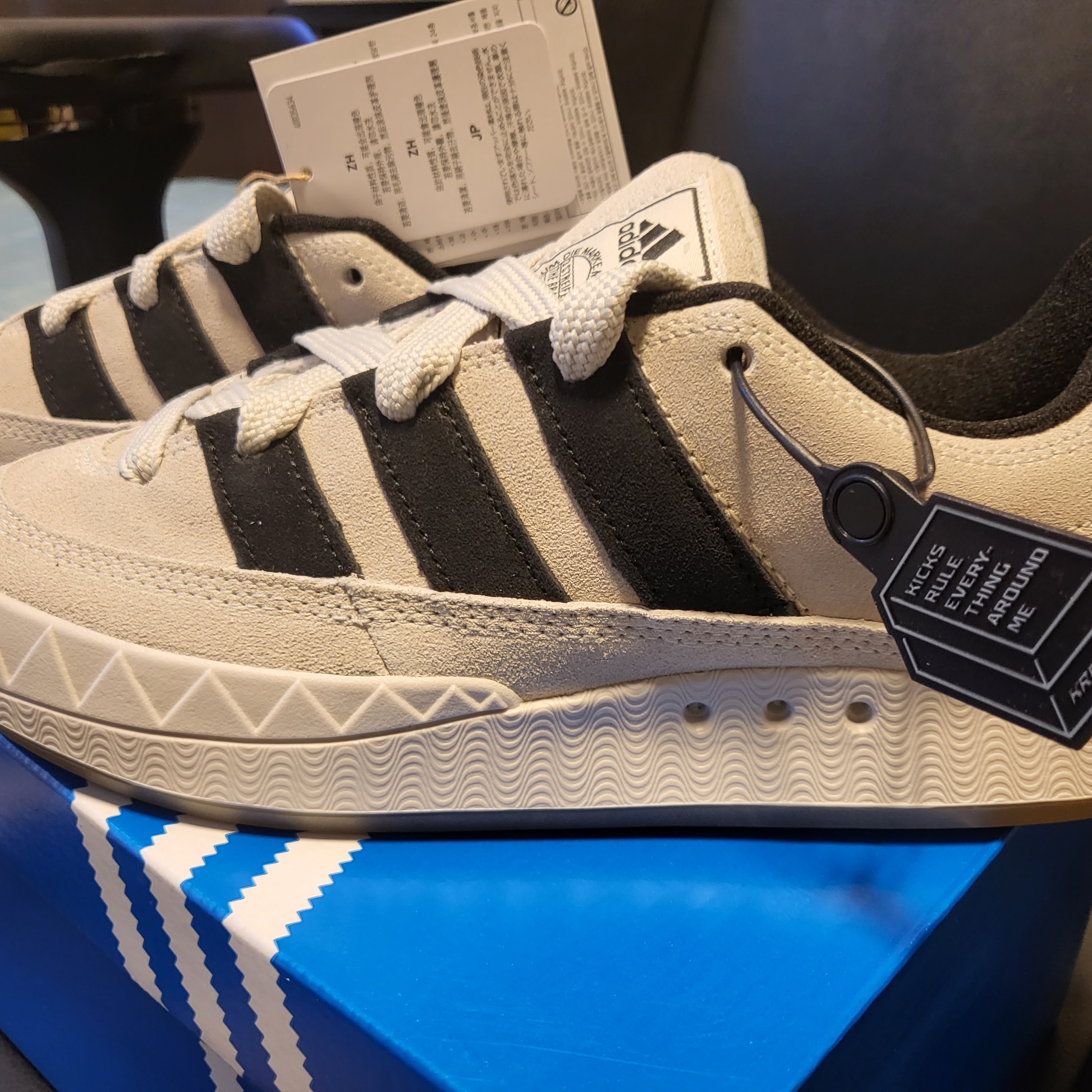 Adidas Adimatic Grey One, Adidas x Neighborhood Adimatic Core Black 착용 스타일 - 5
