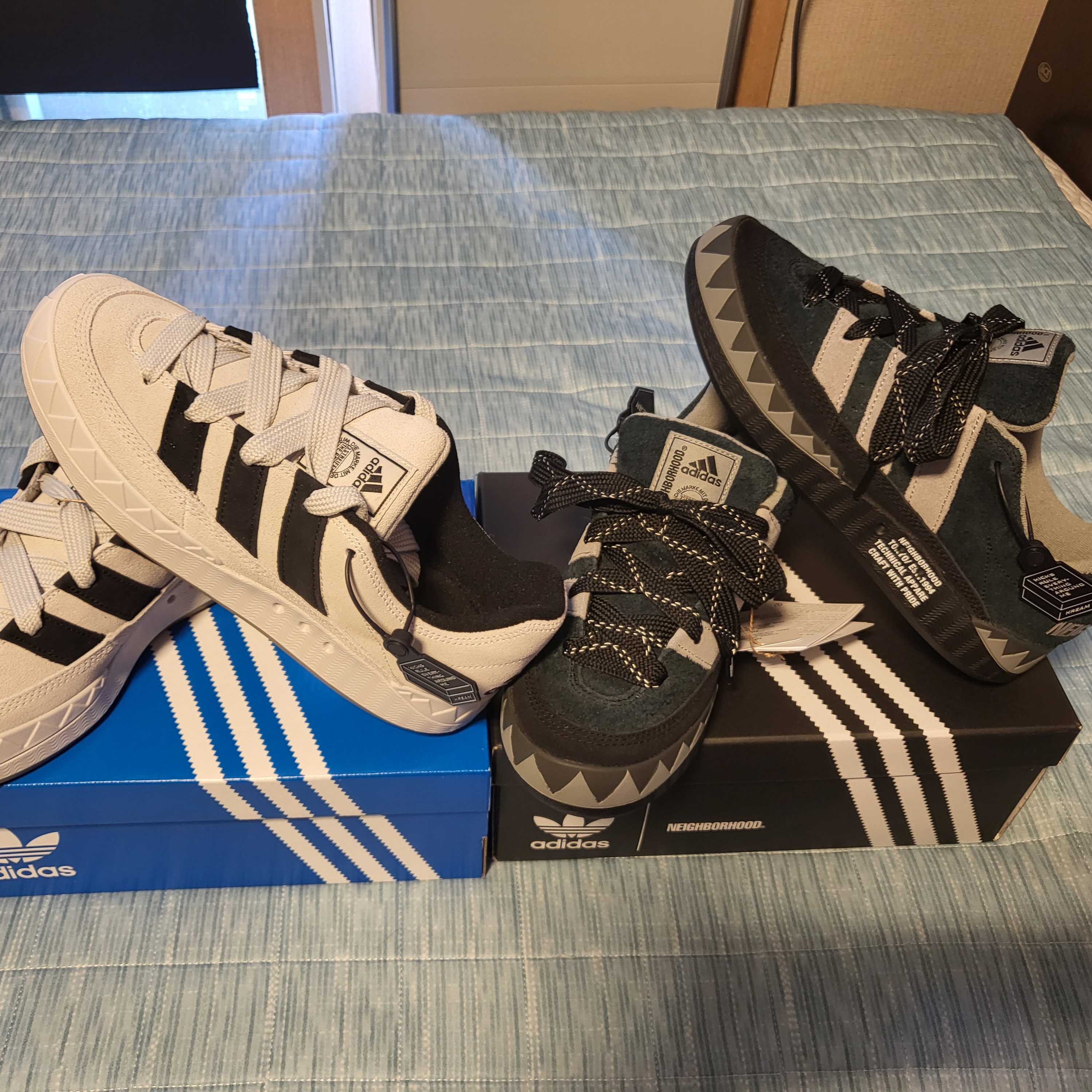 Adidas Adimatic Grey One, Adidas x Neighborhood Adimatic Core Black 착용 스타일 - 2