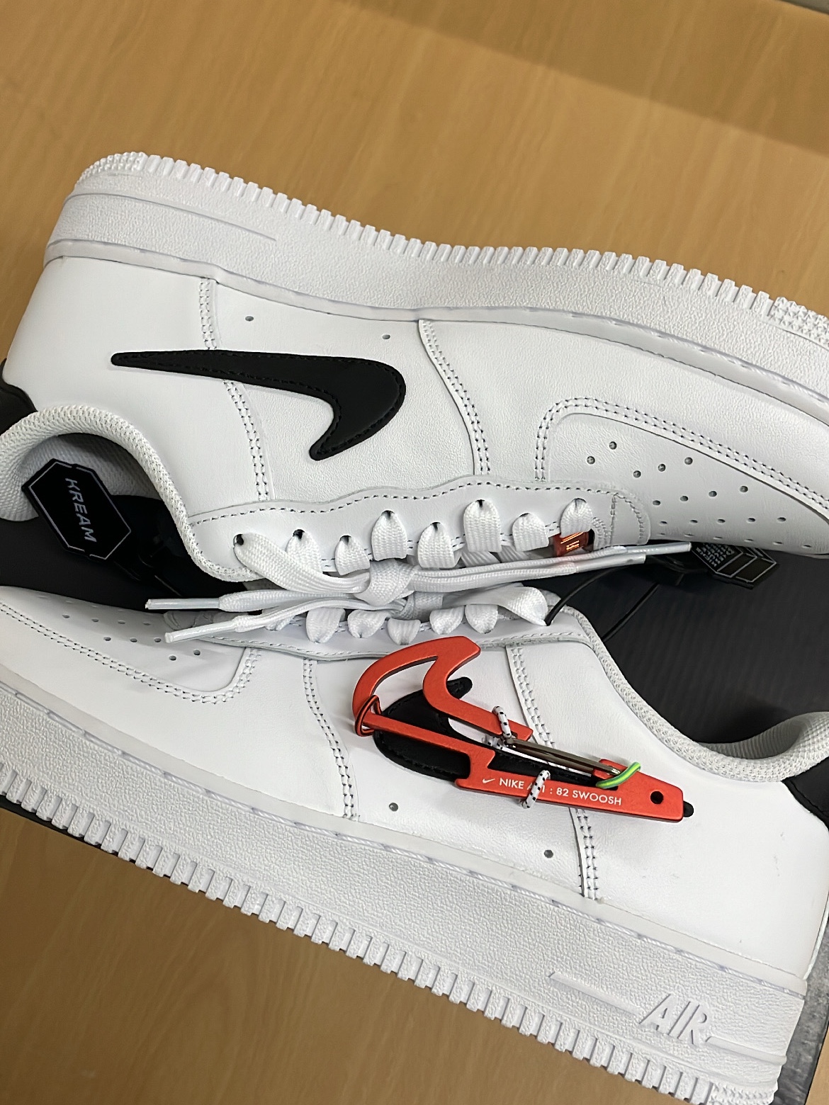 Nike Air Force 1 '07 PRM Carabiner Red 착용 스타일 - 1