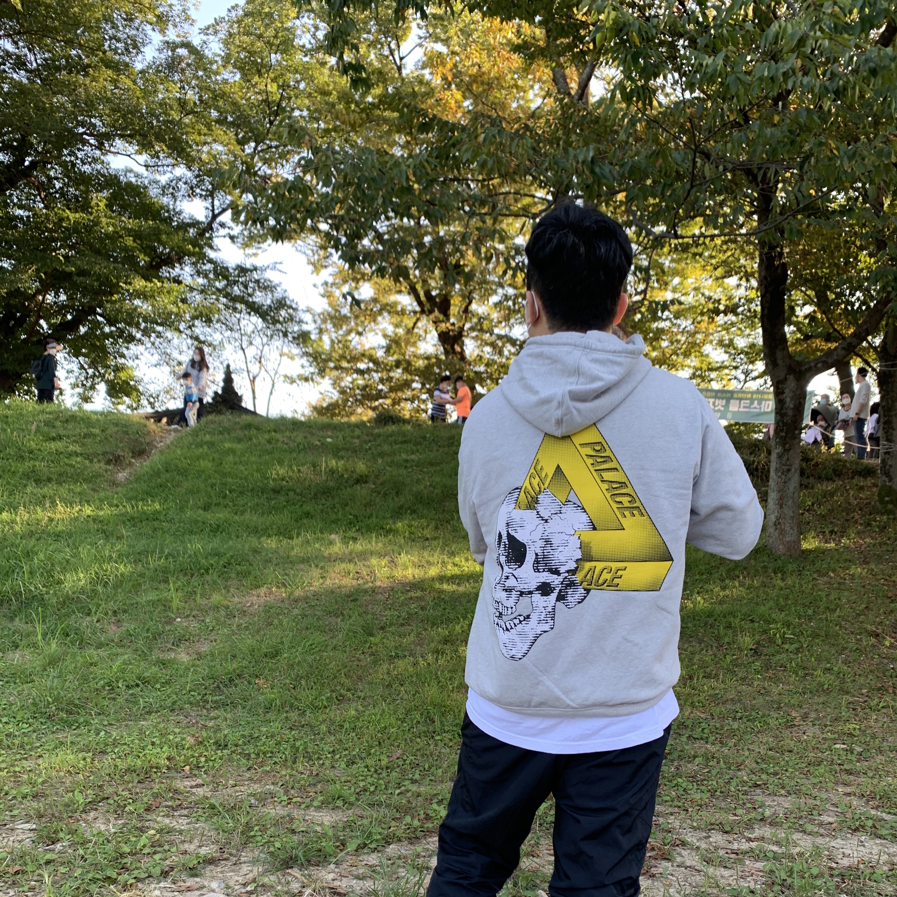Palace Tri-Crusher Hood Grey - 20FW, Nike Air VaporMax 97 Black Volt 착용 스타일 - 2