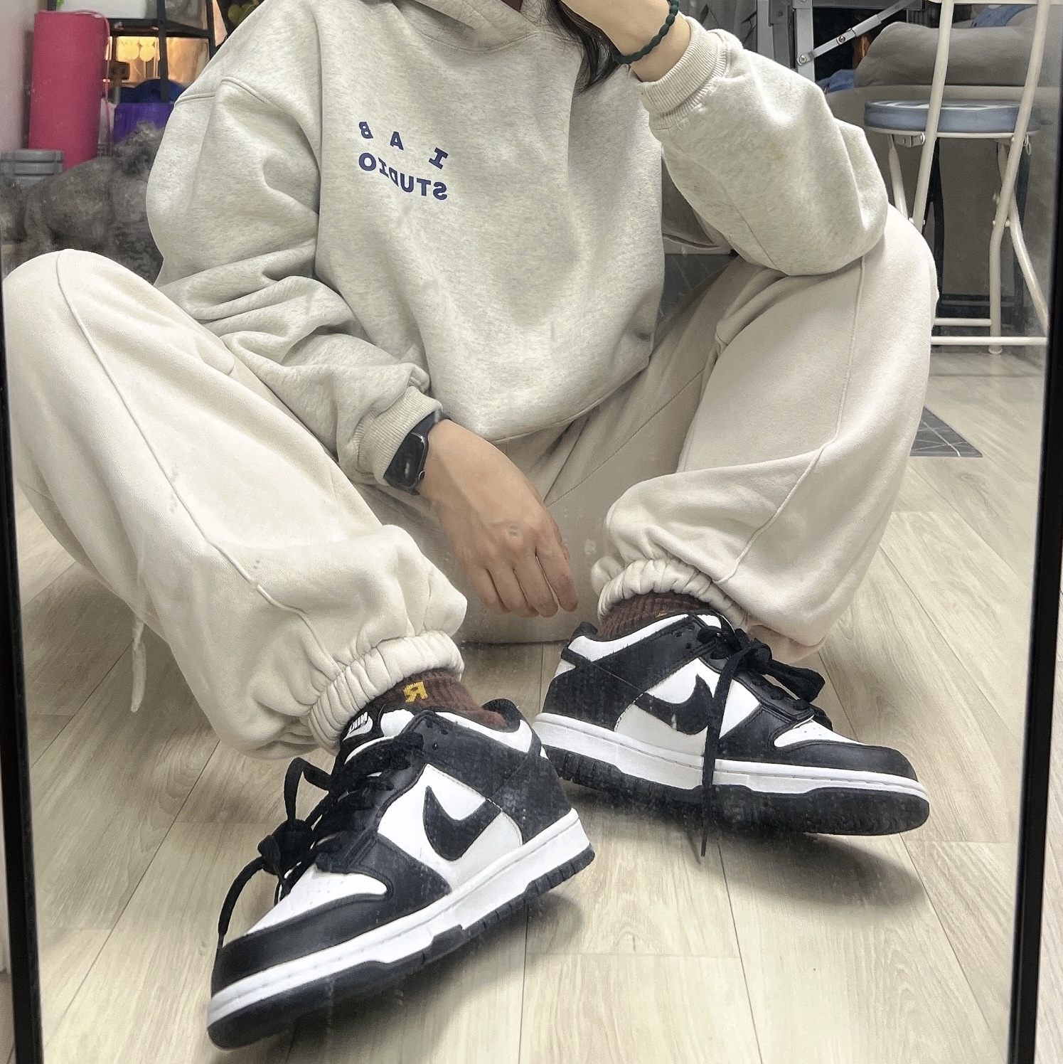 (GS) Nike Dunk Low Black, IAB Studio Hoodie Light Gray 착용 스타일