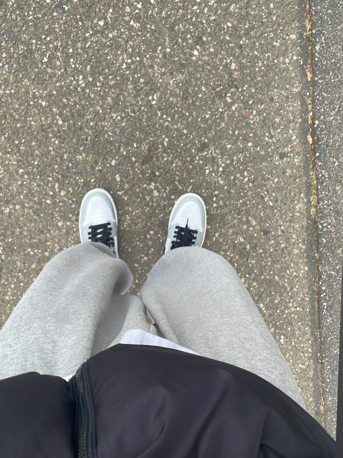 Jordan 1 Mid Light Smoke Grey 착용 스타일 - 2