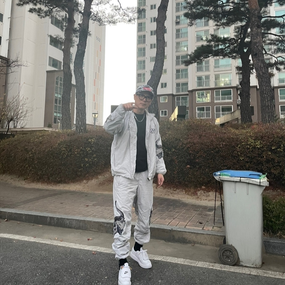 Palace Enter The Dragon Jacket Light Grey - 20FW, Palace Enter The Dragon Joggers Light Grey - 20FW 착용 스타일 - 1