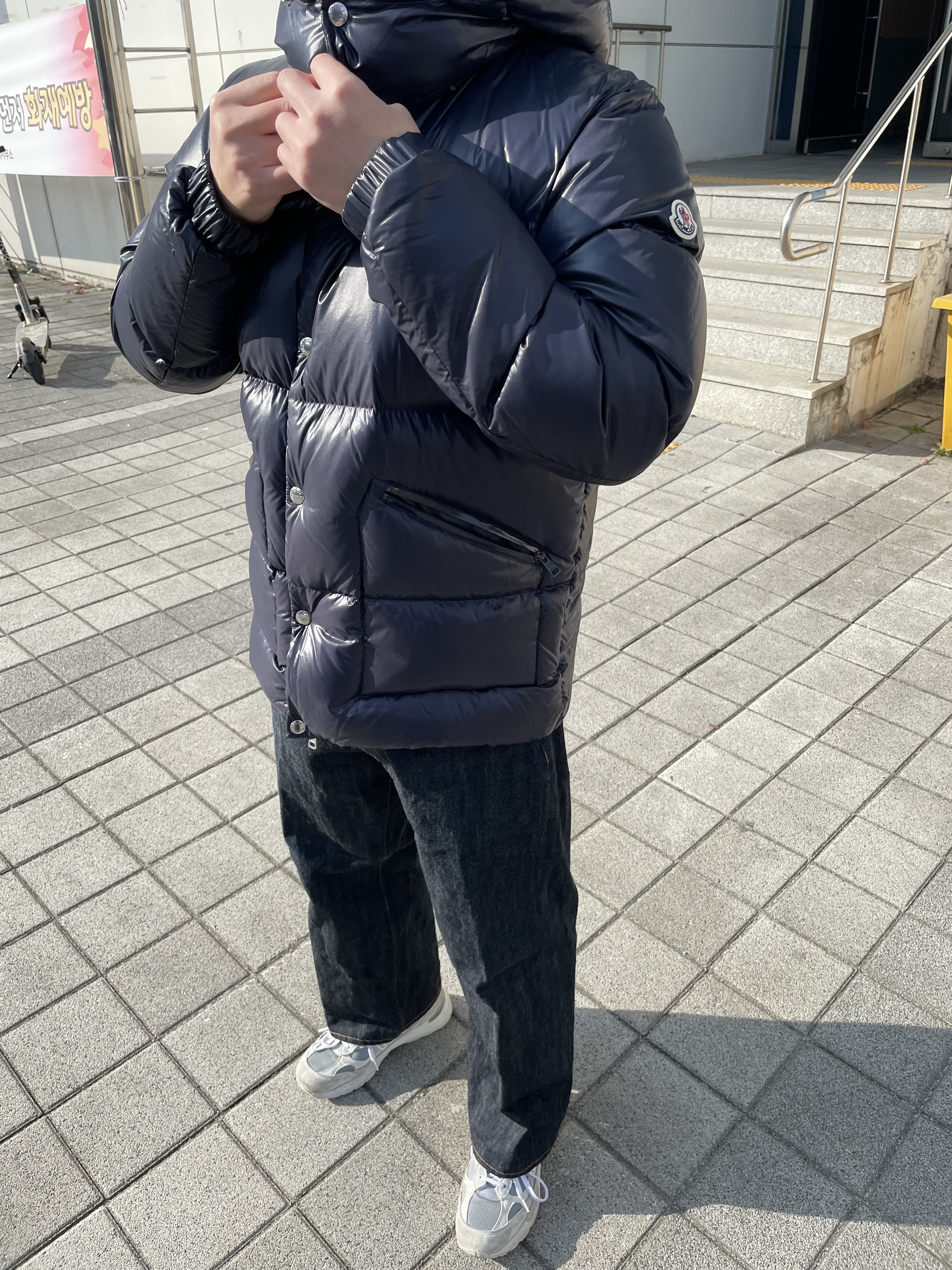 Moncler Coutard Short Down Jacket Night Blue - 21FW, New Balance 992 Made in USA White Silver 착용 스타일 - 2