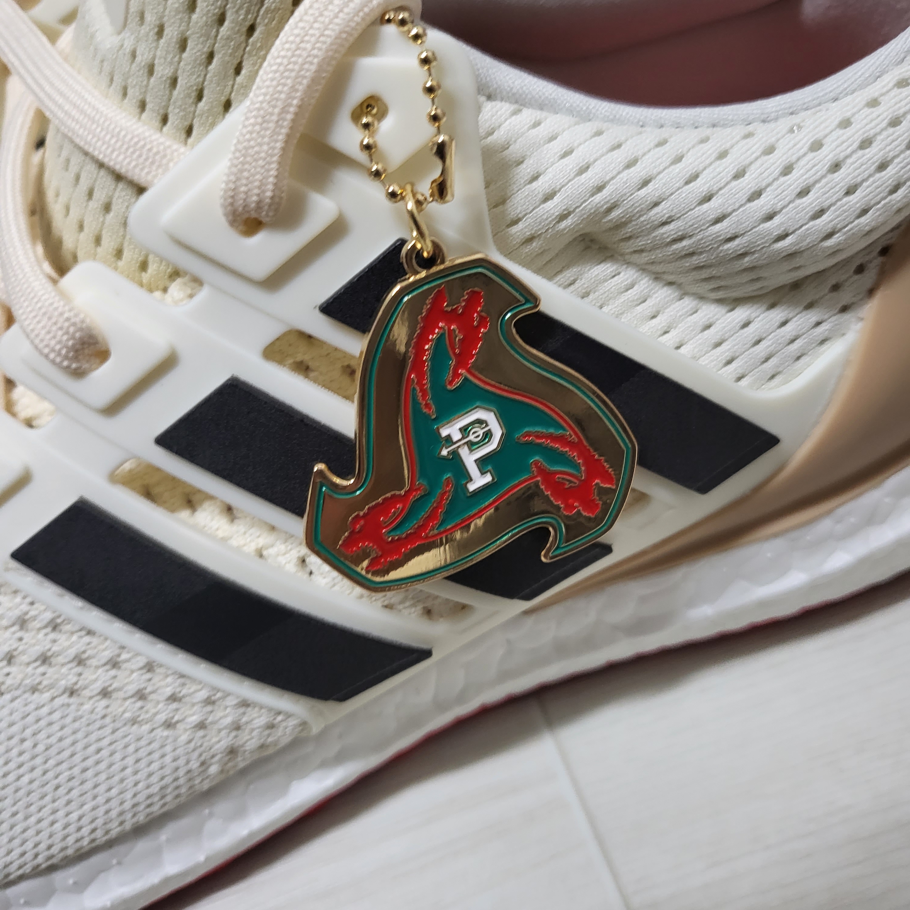 Adidas x Over The Pitch Ultraboost DNA Seoul Off White (Over The Pitch Package) 착용 스타일 - 2
