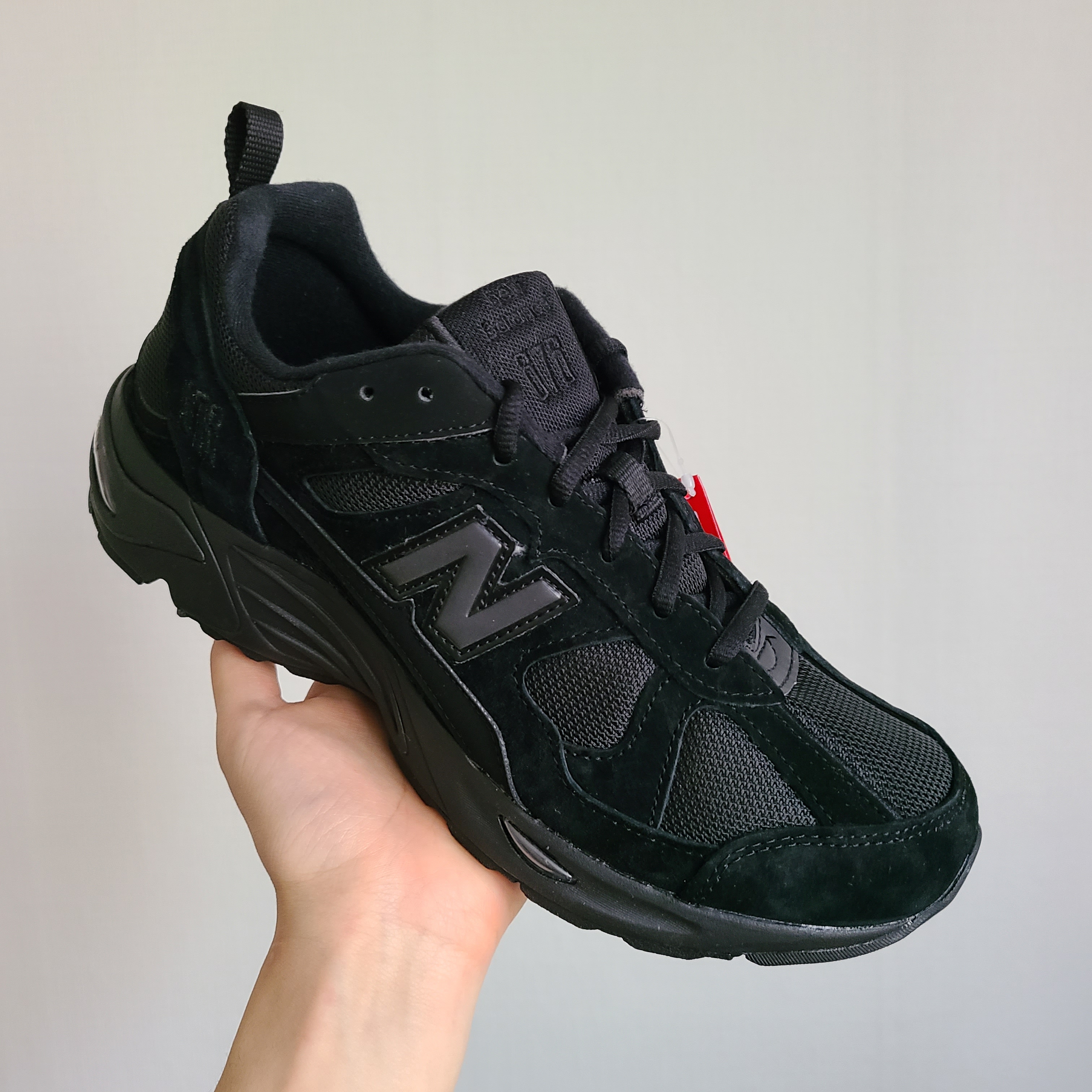 New Balance 878 Triple Black 착용 스타일