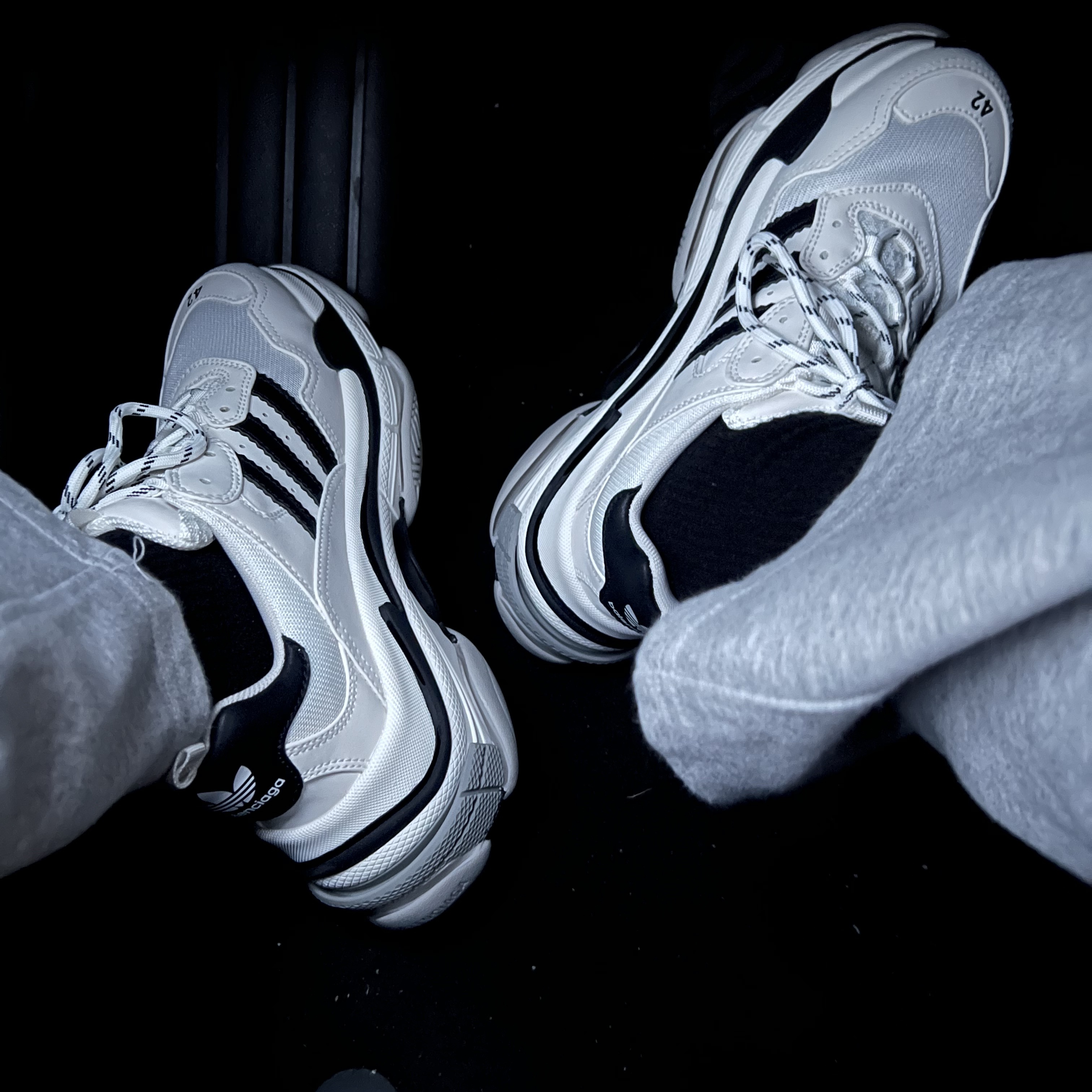 Balenciaga x Adidas Triple S Sneakers White Black 착용 스타일