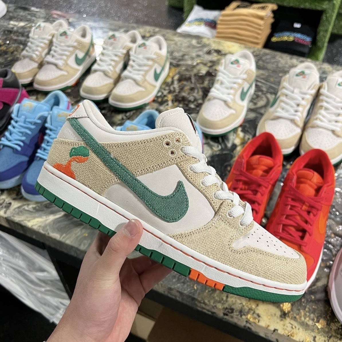 Nike x Jarritos SB Dunk Low Phantom and Malachite 착용 스타일 - 3