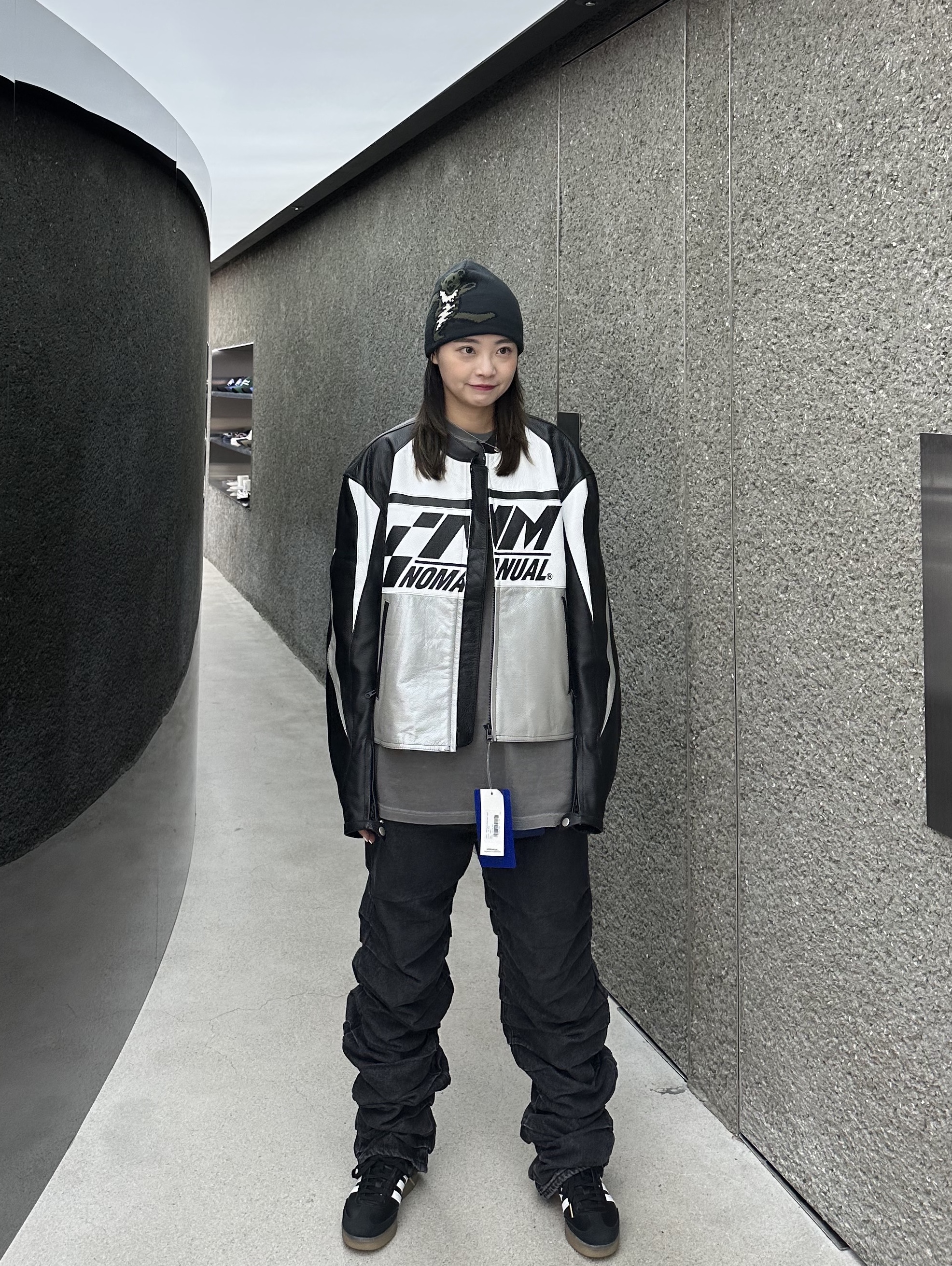 Adidas Velosamba Vegan Cycling Core Black, Thisisneverthat x Grateful Dead Dancing Bear No Cuff Beanie Off Black 착용 스타일 - 2