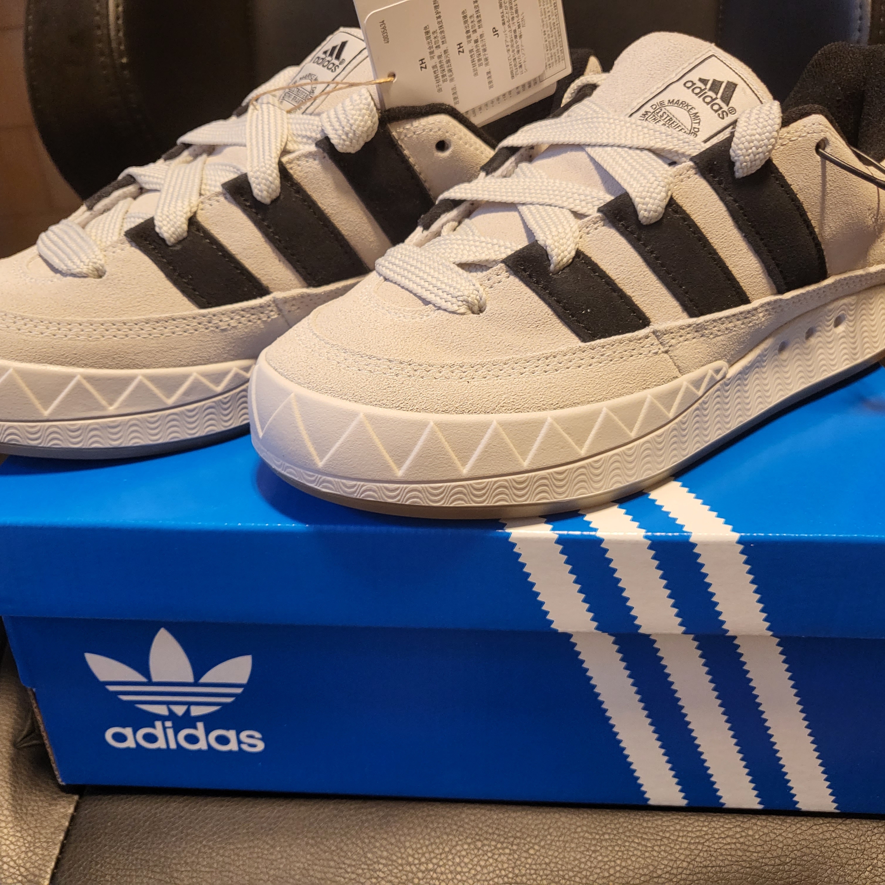 Adidas Adimatic Grey One, Adidas x Neighborhood Adimatic Core Black 착용 스타일 - 4