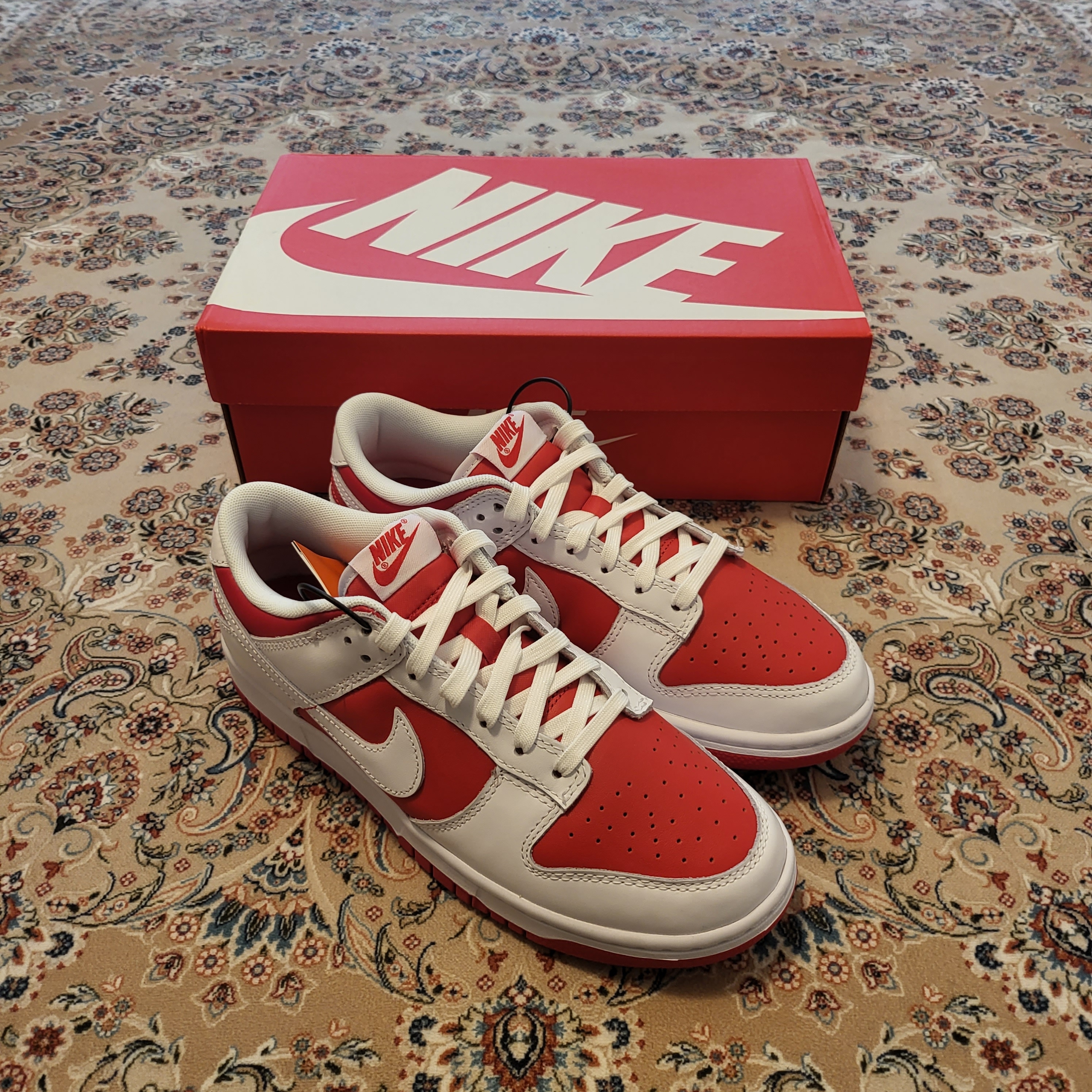 Nike Dunk Low Retro Championship Red 착용 스타일
