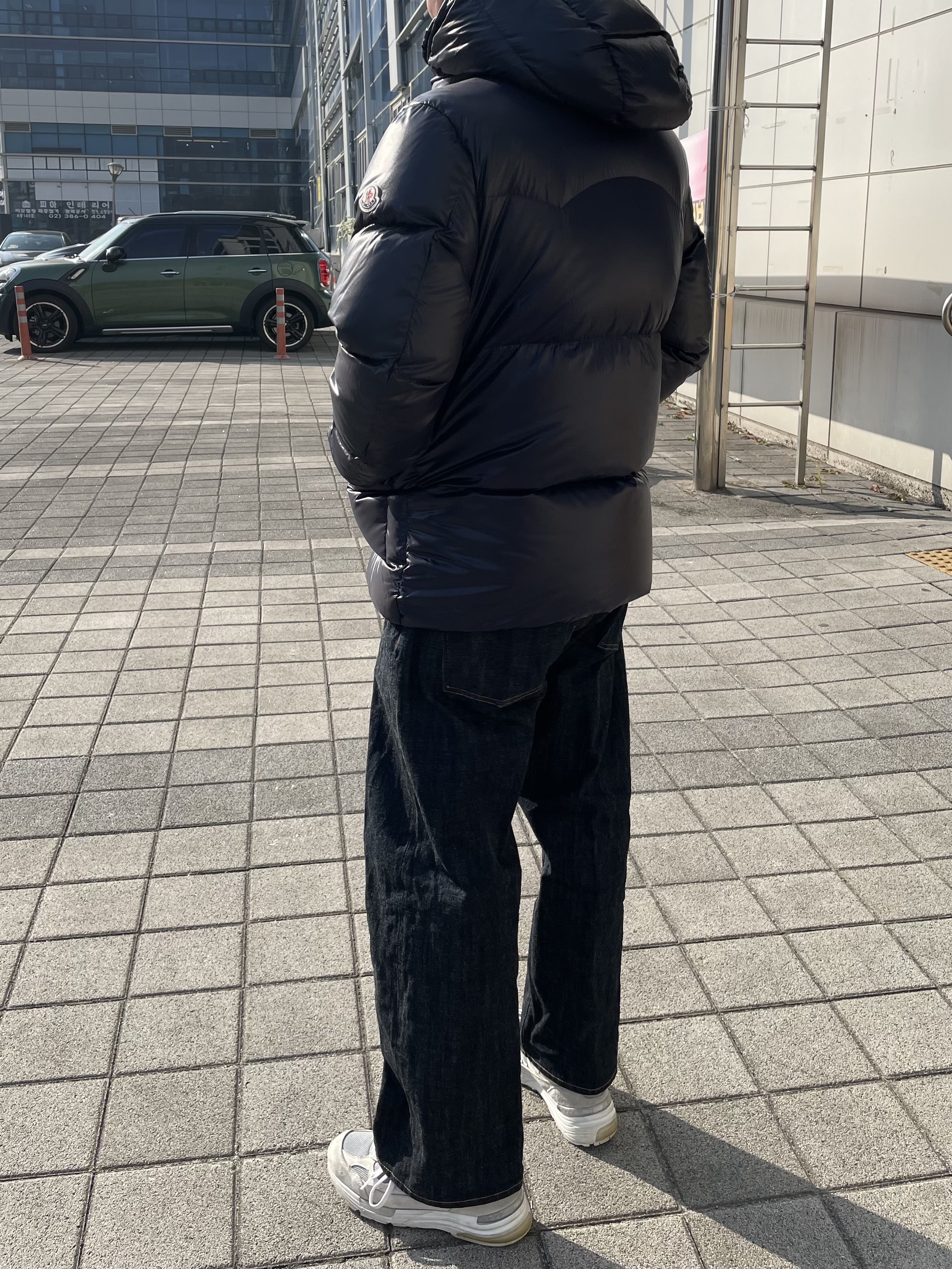 Moncler Coutard Short Down Jacket Night Blue - 21FW, New Balance 992 Made in USA White Silver 착용 스타일 - 1