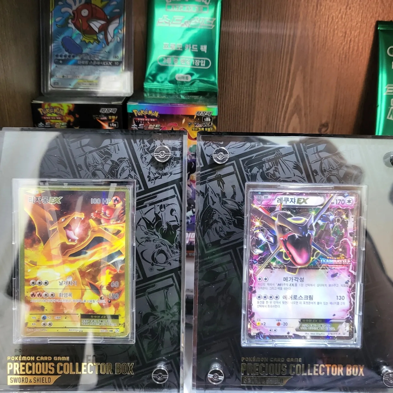 Pokemon TCG Charizard ex SR BASE PACK 20th Anniversary (Korean Ver.), Pokemon TCG Rayquaza EX P XY Promo (Korean Ver.) 착용 스타일