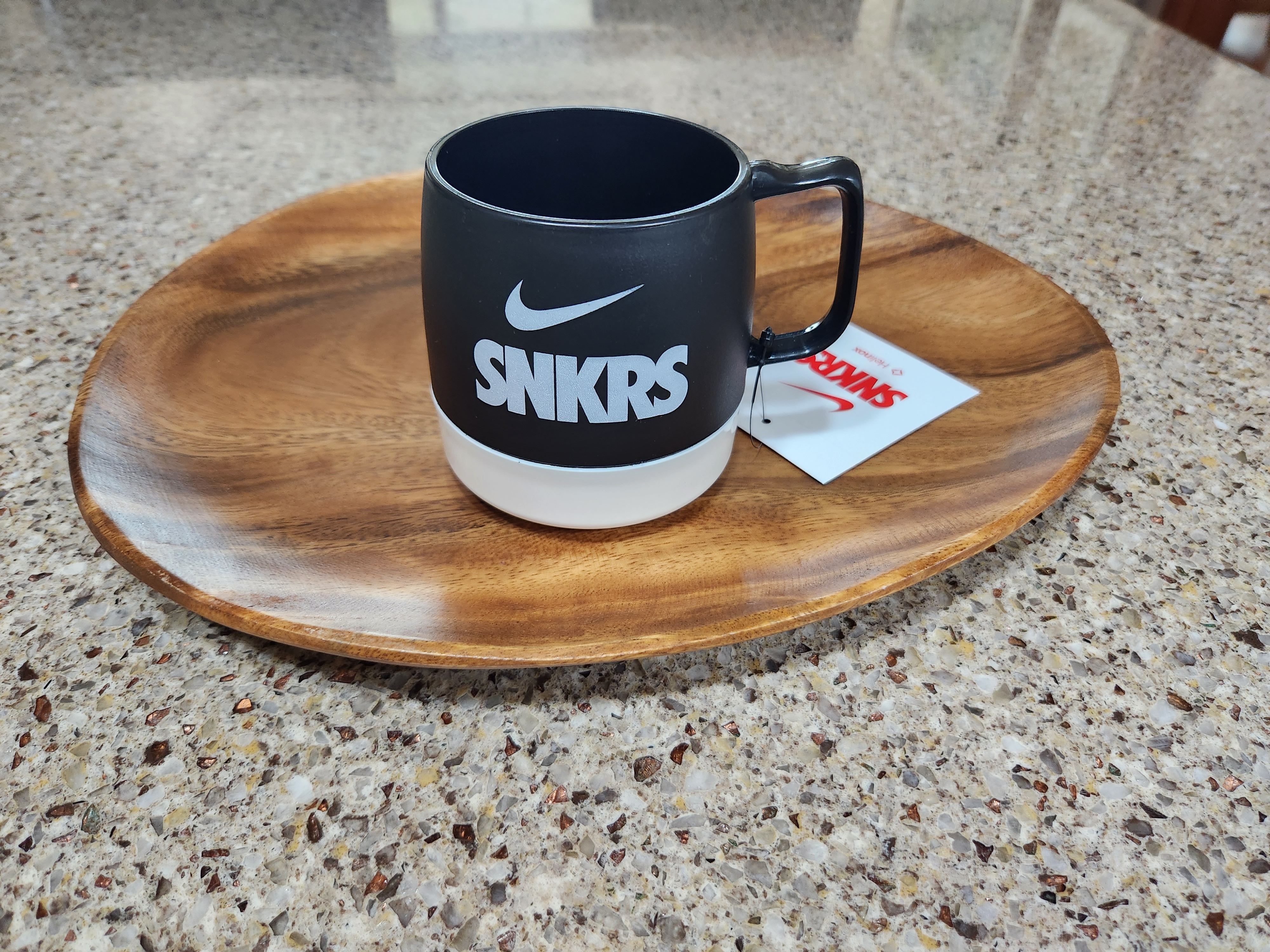Helinox x Nike SNKRS Lounge Souvenir Dinex Mug White Black 착용 스타일 - 2