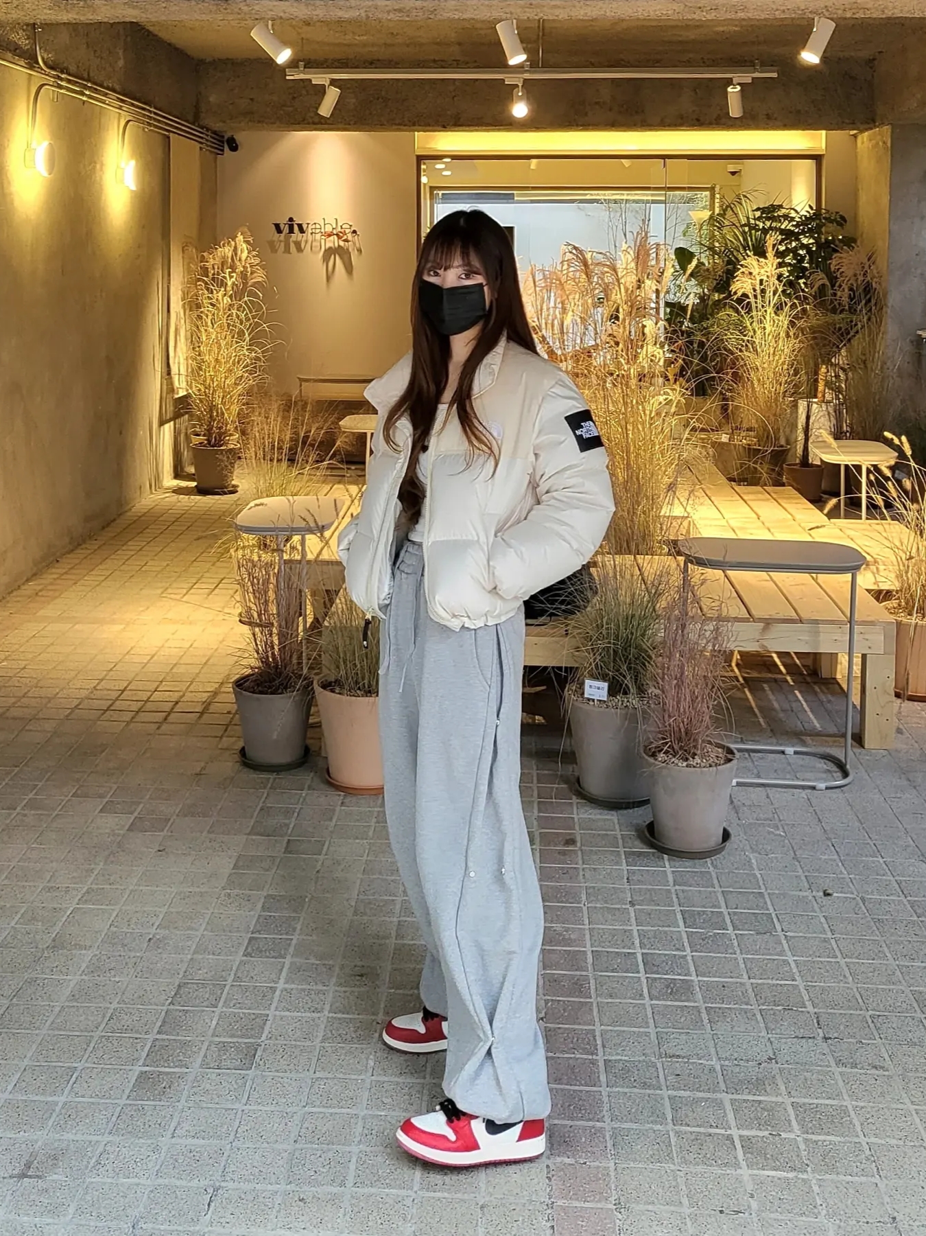 (W) The North Face White Label Novelty Nuptse Down Jacket Cream, (GS) Jordan 1 Retro High OG Chicago 2022 착용 스타일 - 2