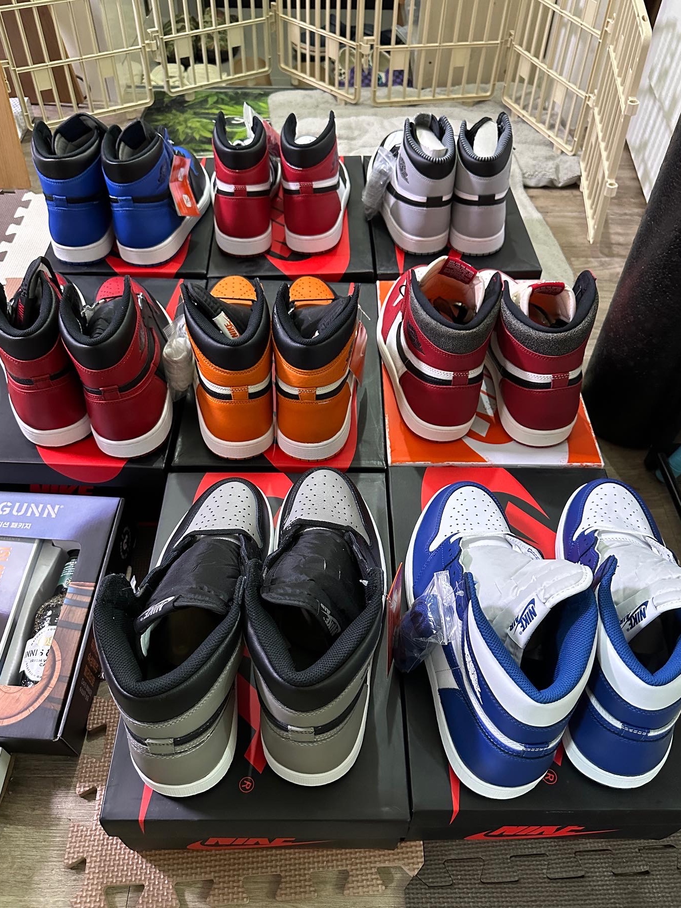 Jordan 1 Retro High OG Black Toe 2016, Jordan 1 Retro Royal 2017 착용 스타일 - 2