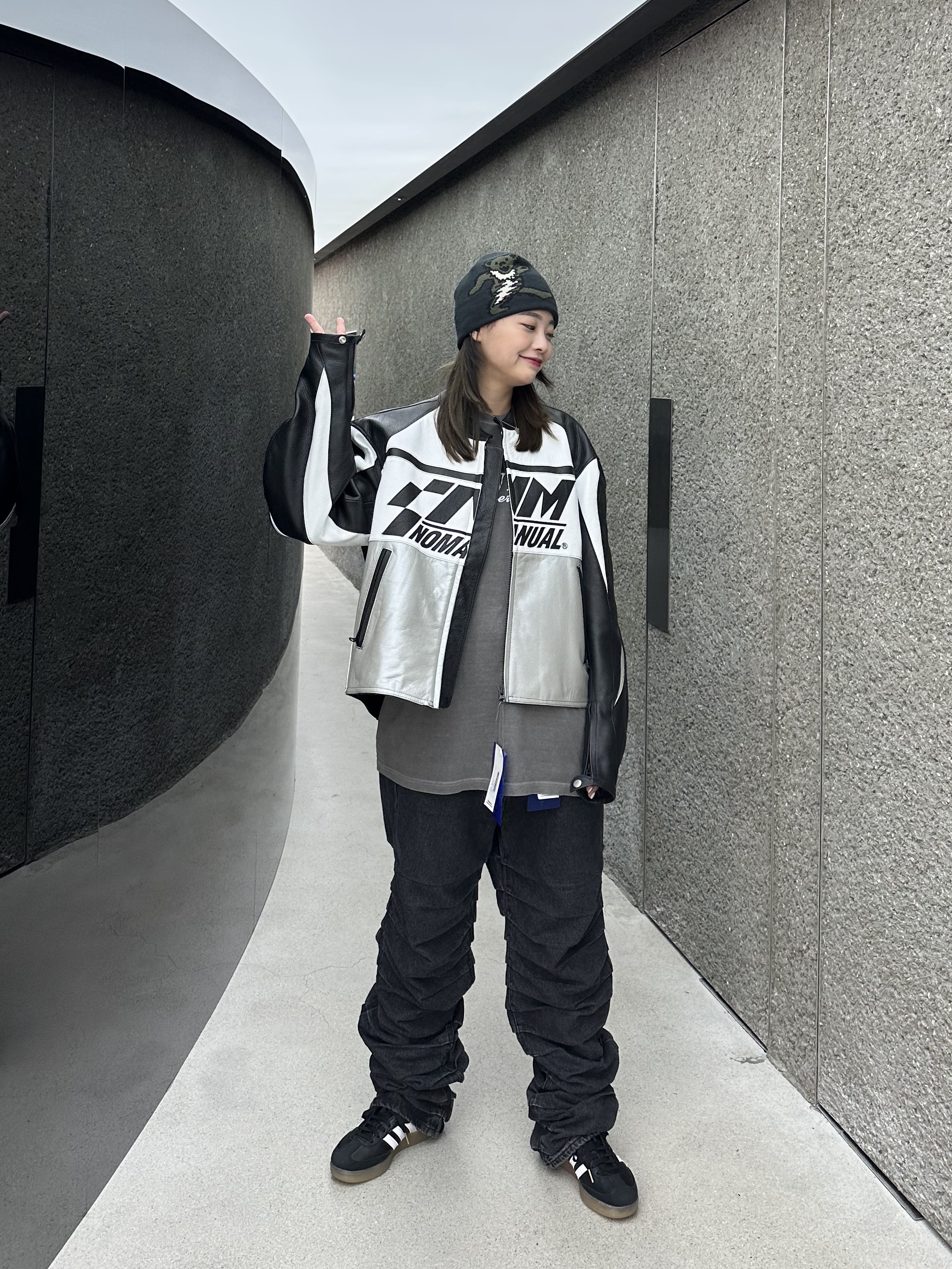 Adidas Velosamba Vegan Cycling Core Black, Thisisneverthat x Grateful Dead Dancing Bear No Cuff Beanie Off Black 착용 스타일 - 3