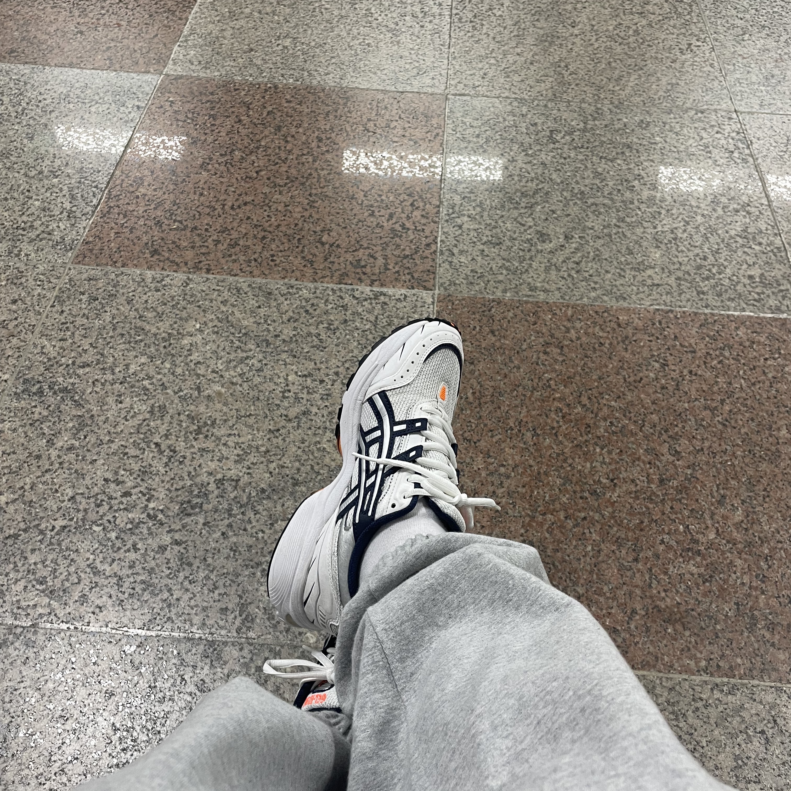 Asics Gel-1090 White Midnight 착용 스타일