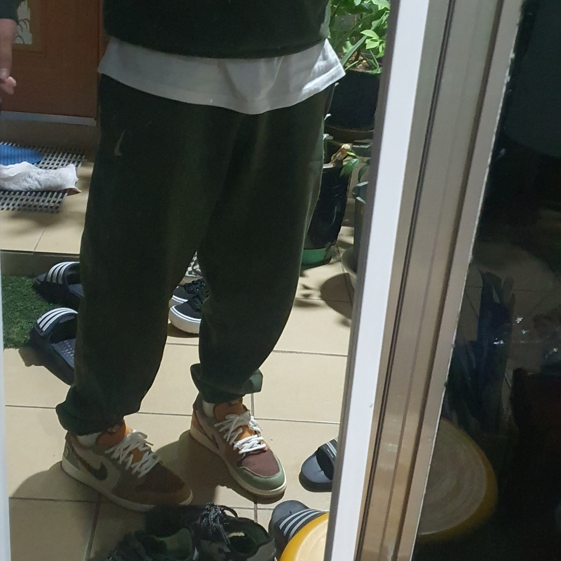 Nike x Billie Eilish NRG Fleece Hoodie Sequoia - Asia, Nike x Billie Eilish NRG Fleece Pants Sequoia - Asia 착용 스타일 - 1