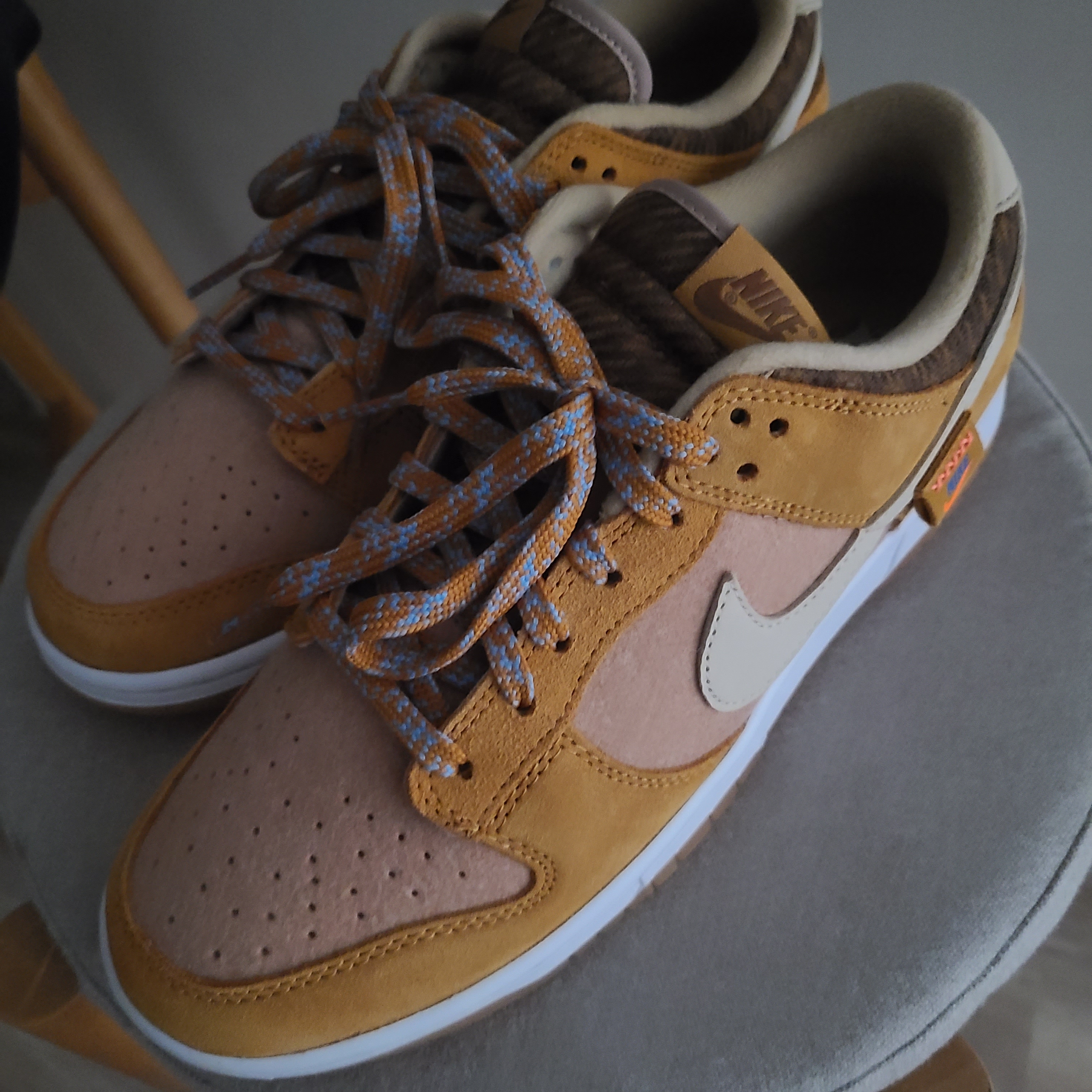 Nike Dunk Low SE Praline Desert Ochre 착용 스타일