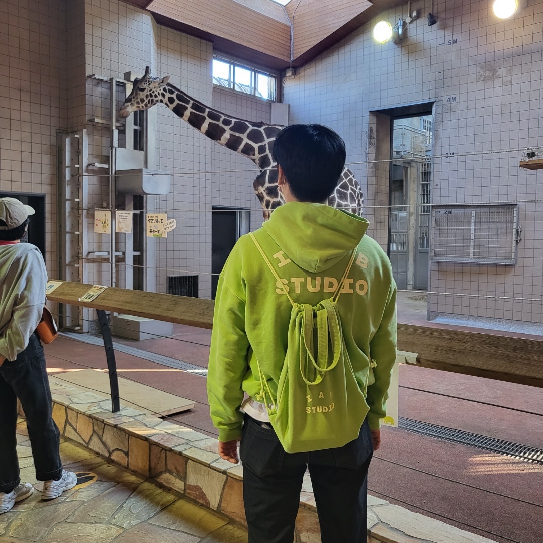 IAB Studio Pigment Hoodie & Sack Apple Green 착용 스타일