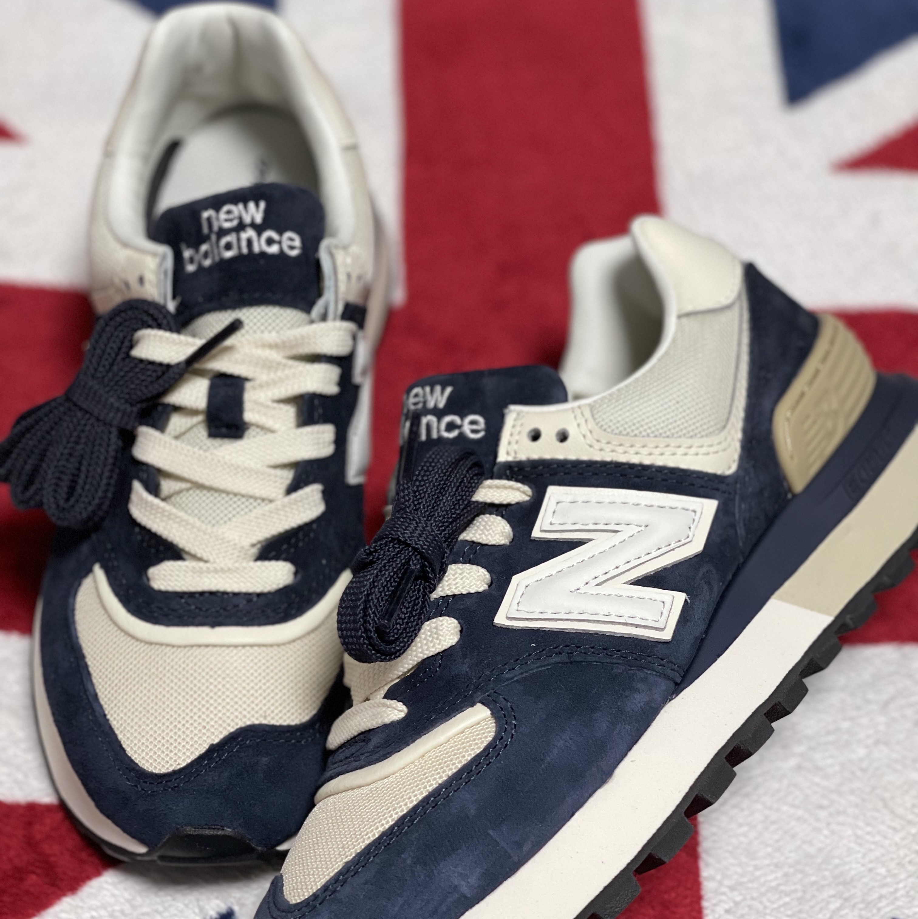 New Balance 574 Legacy Navy Blue, New Balance 574 Legacy Team Away Grey 착용 스타일 - 1