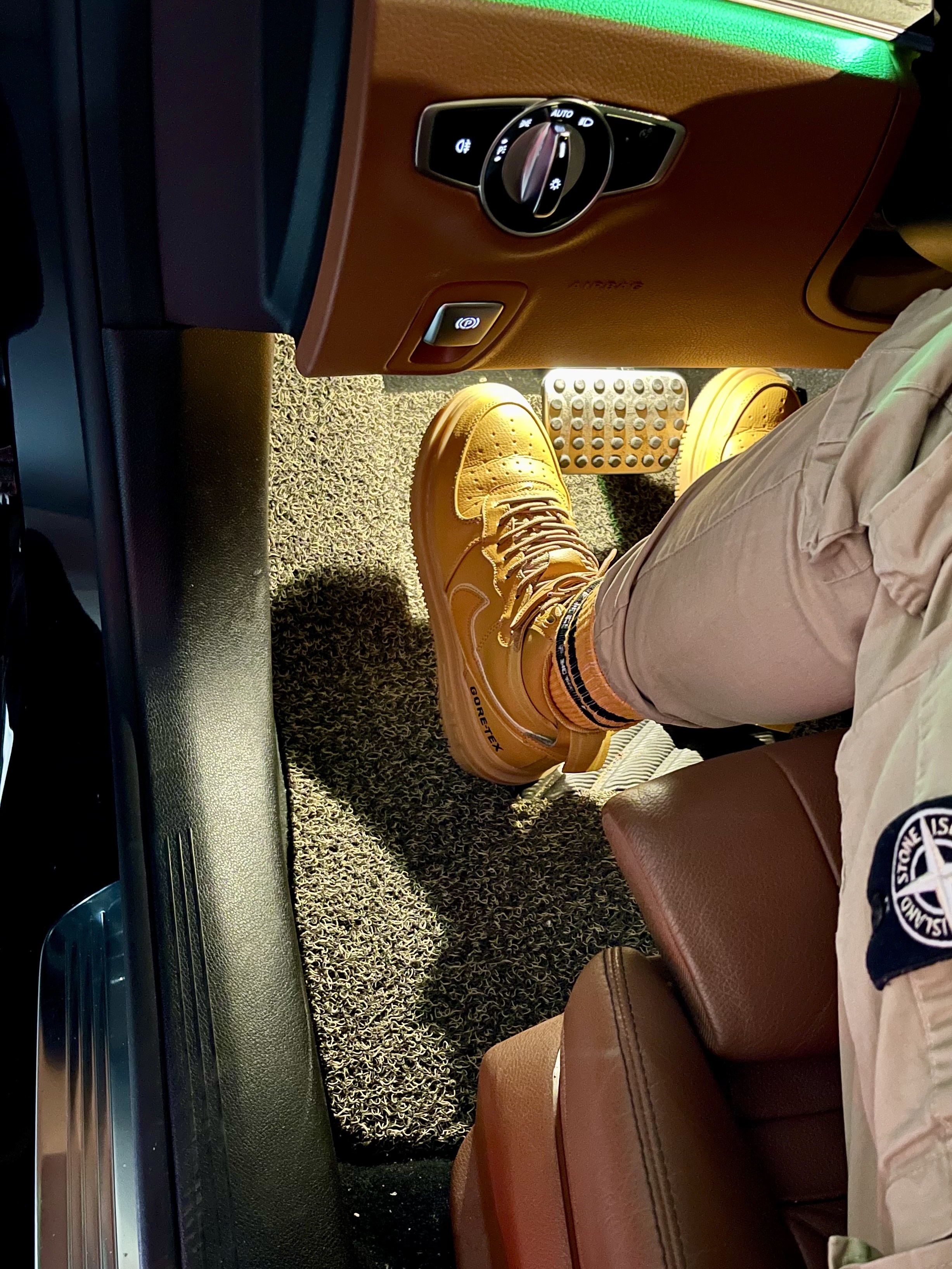 Nike Air Force 1 High Gore-Tex Boot Wheat 착용 스타일