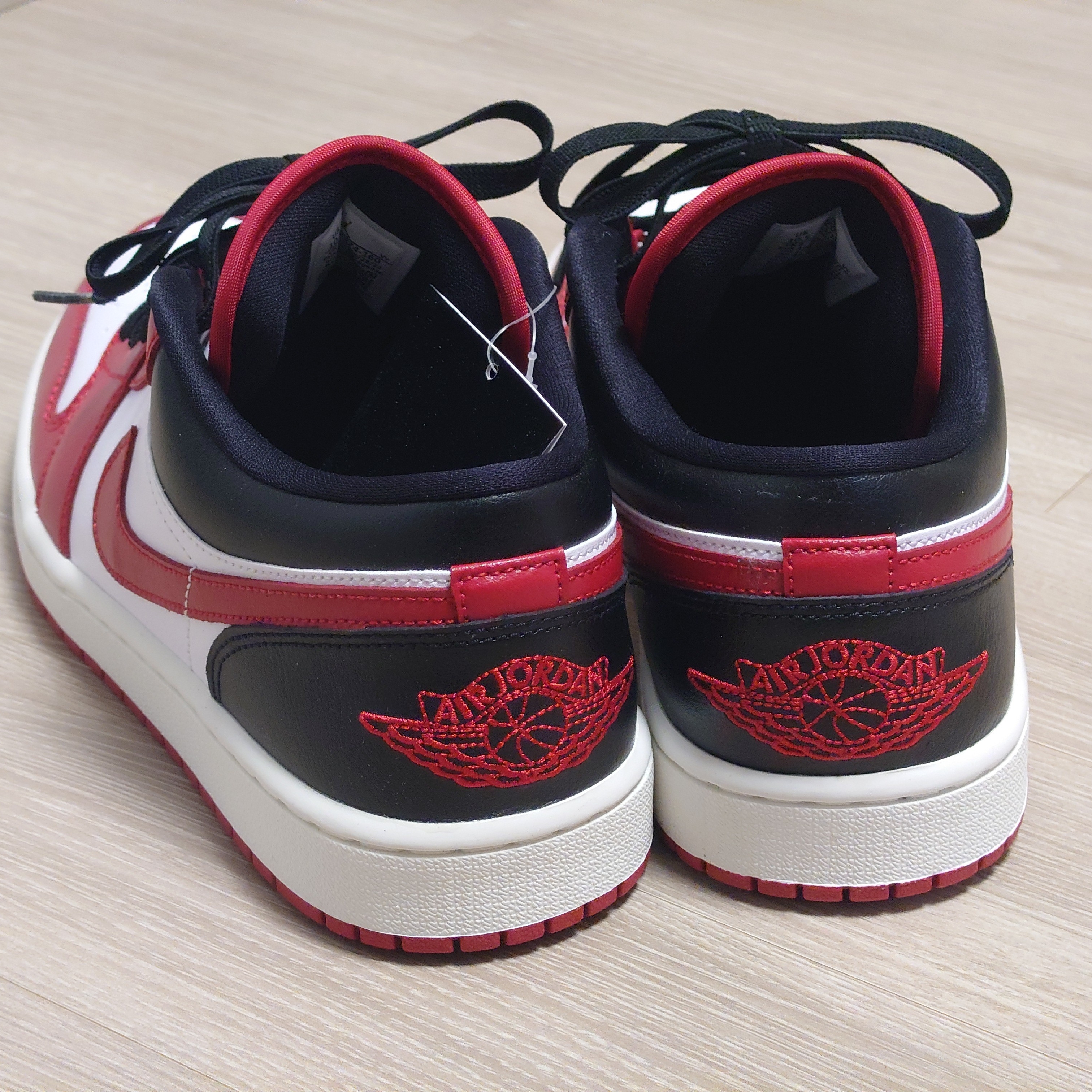 (W) Jordan 1 Low White Gym Red 착용 스타일 - 3