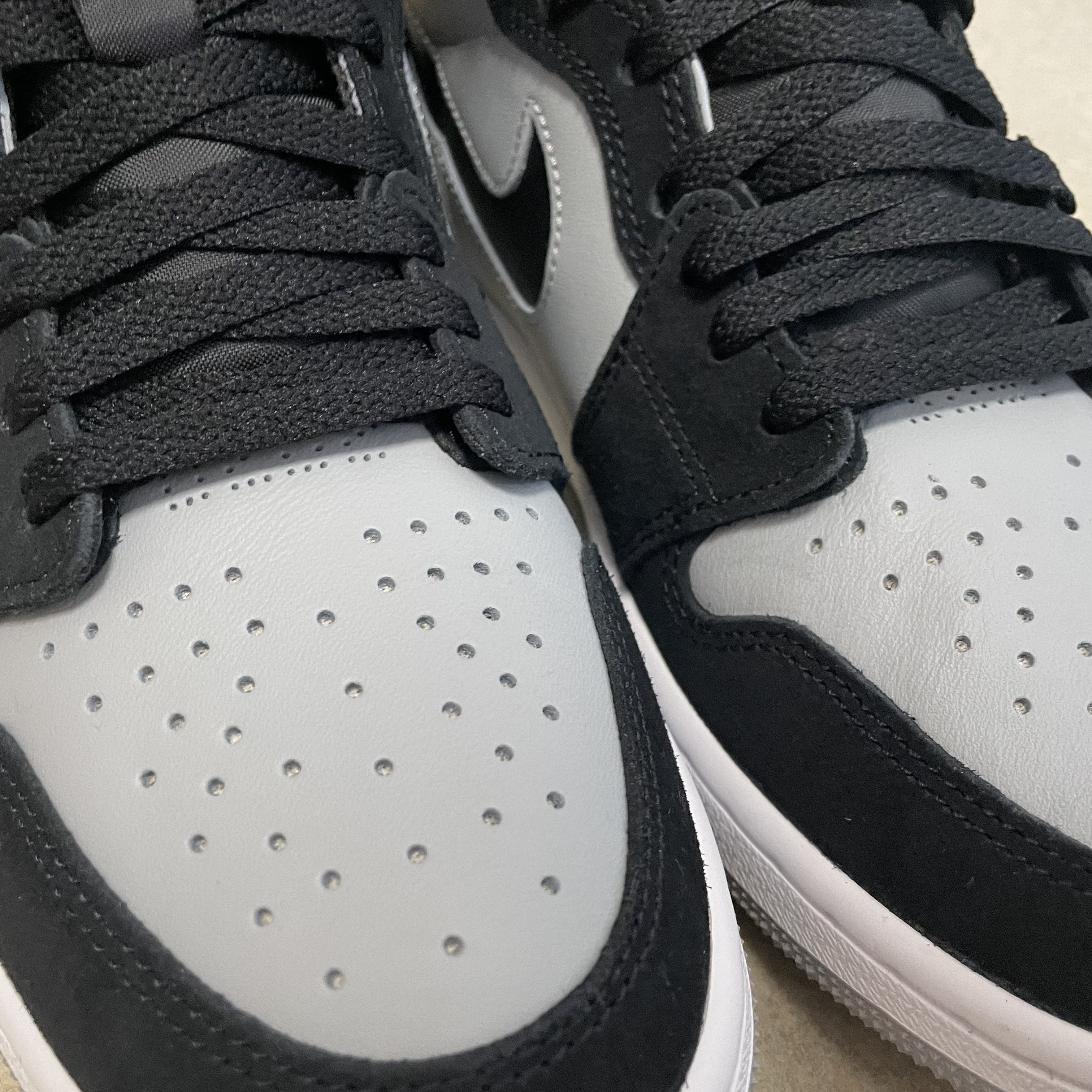 Jordan 1 Zoom Air CMFT Black Light Smoke Grey 착용 스타일