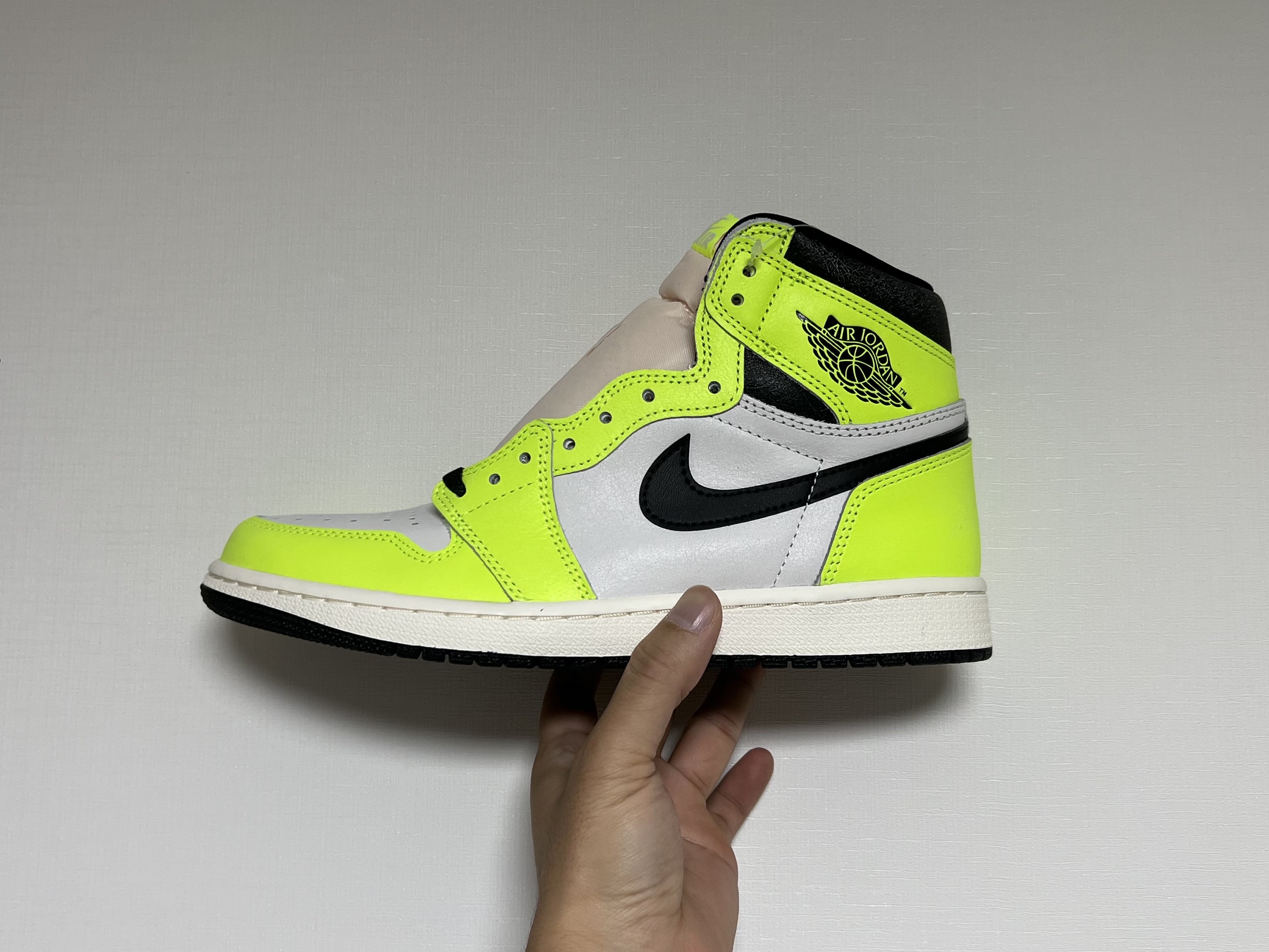 Jordan 1 Retro High OG Volt 착용 스타일