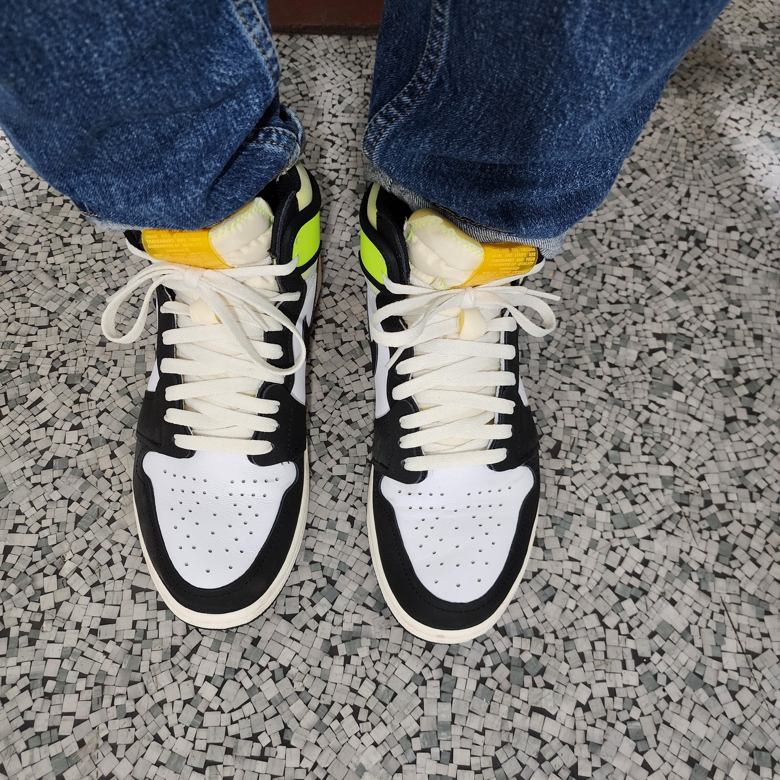 Jordan 1 Retro High OG Volt Gold 착용 스타일