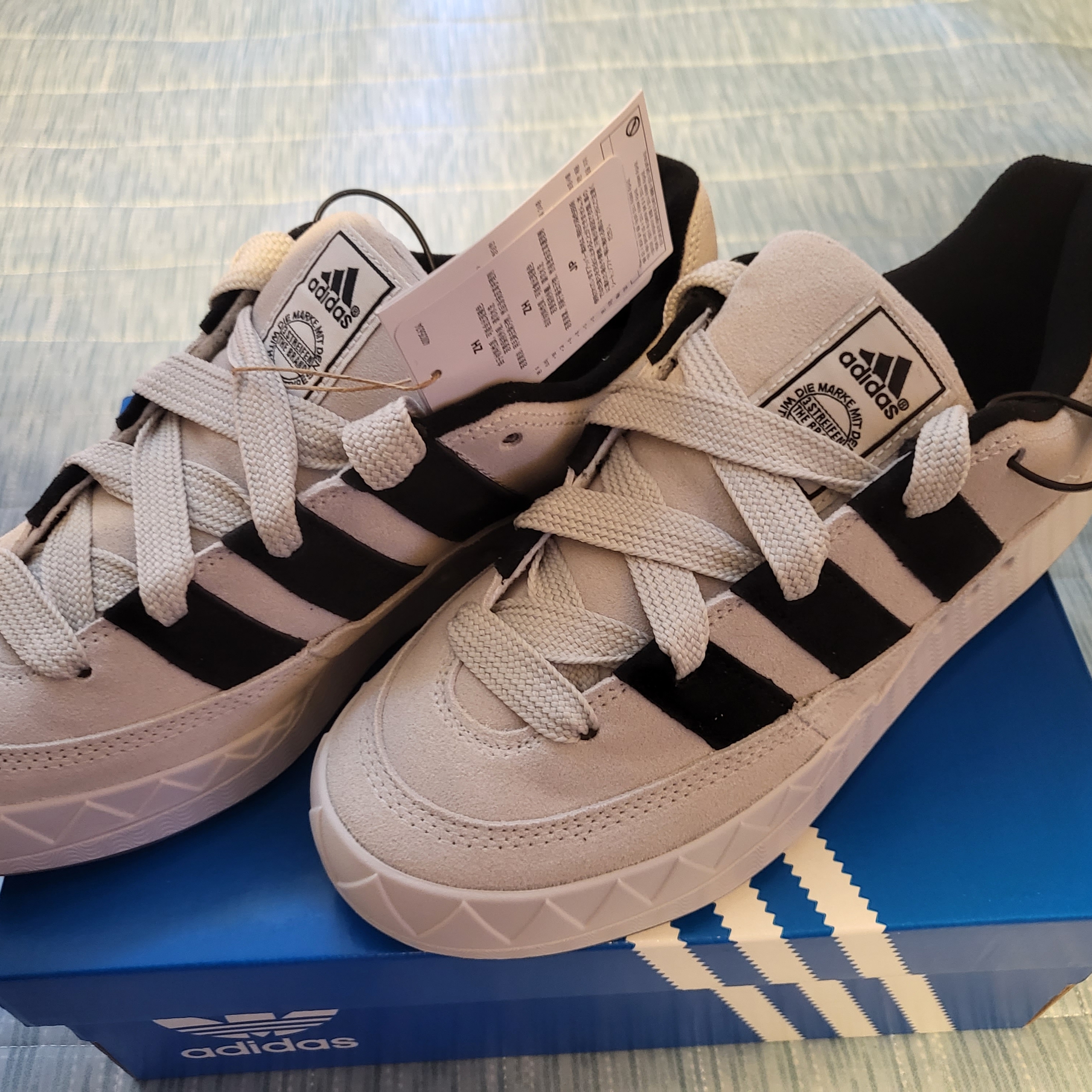 Adidas Adimatic Grey One, Adidas x Neighborhood Adimatic Core Black 착용 스타일 - 3