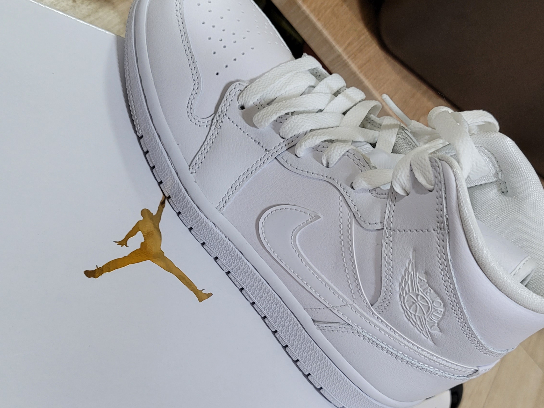 (W) Jordan 1 Mid White 착용 스타일