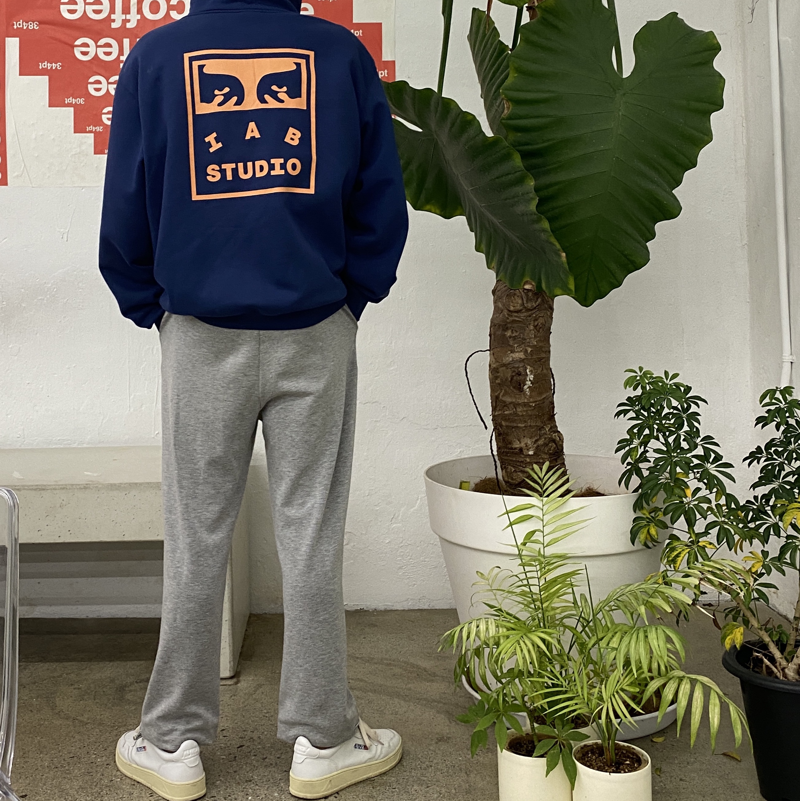 IAB Studio x Obey Eyes Icon Hoodie Oceana, Autry Medalist Low Leather Sneakers White 착용 스타일