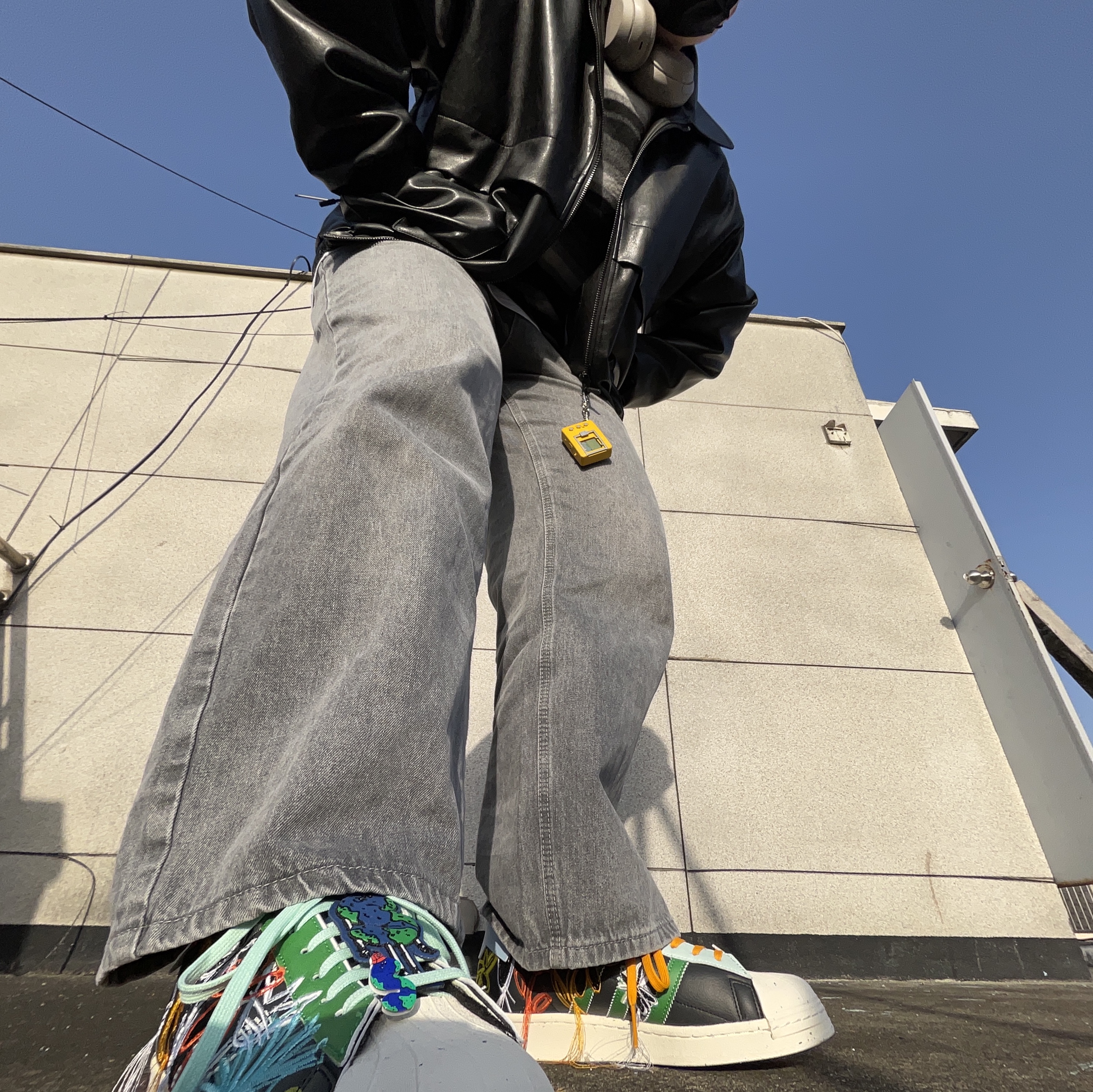 Adidas x Sean Wotherspoon Superstar Superearth Black, Sony WH-1000XM4 Platinum Silver (Korean Ver.) 착용 스타일 - 4