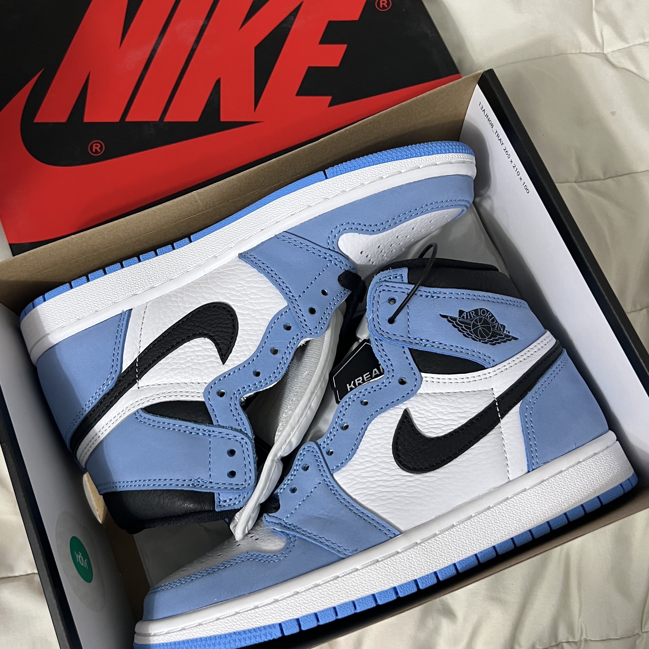 Jordan 1 Retro High OG University Blue 착용 스타일 - 5