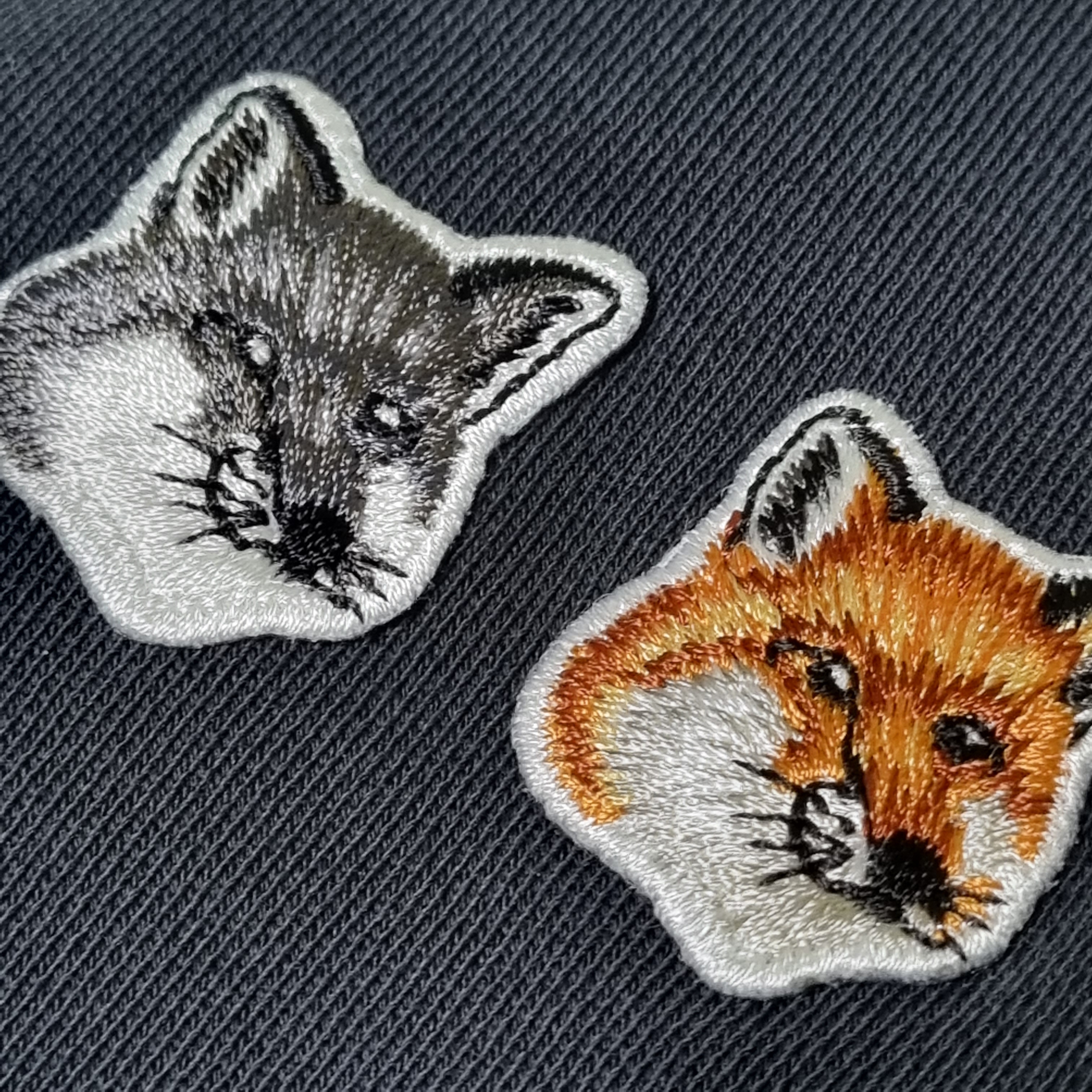 Maison Kitsune Double Fox Head Patch Classic Sweatshirt Anthracite 착용 스타일 - 2