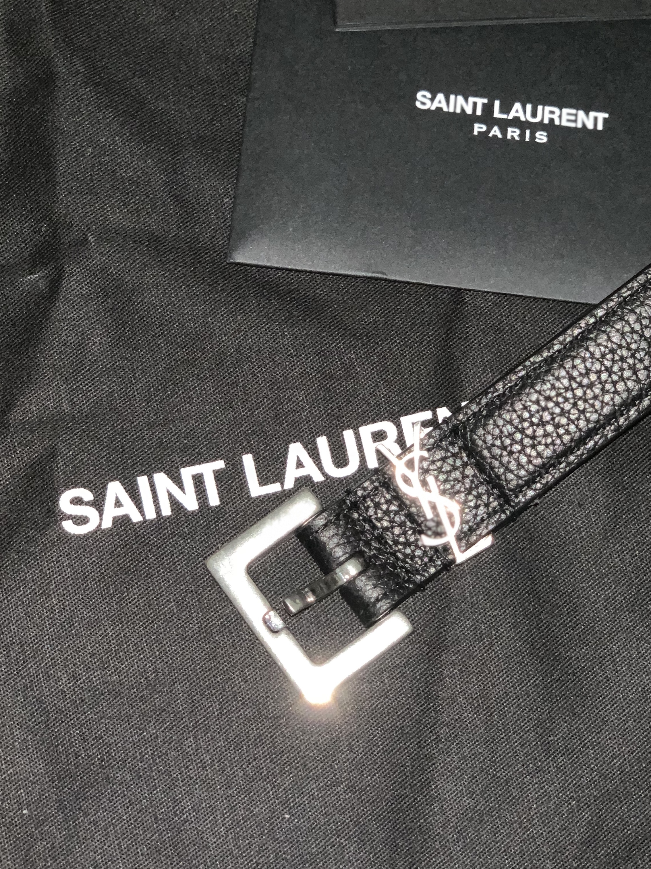 Saint Laurent Grained Leather Silver Monogram Slim Belt Black 착용 스타일 - 3