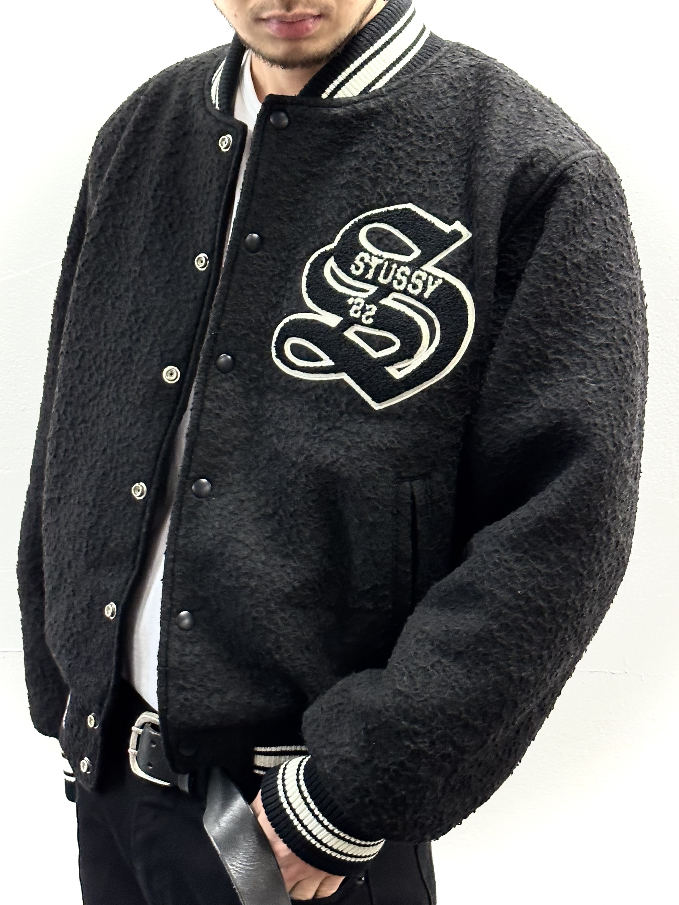 Stussy Casentino Wool Varsity Jacket Black 착용 스타일 - 2