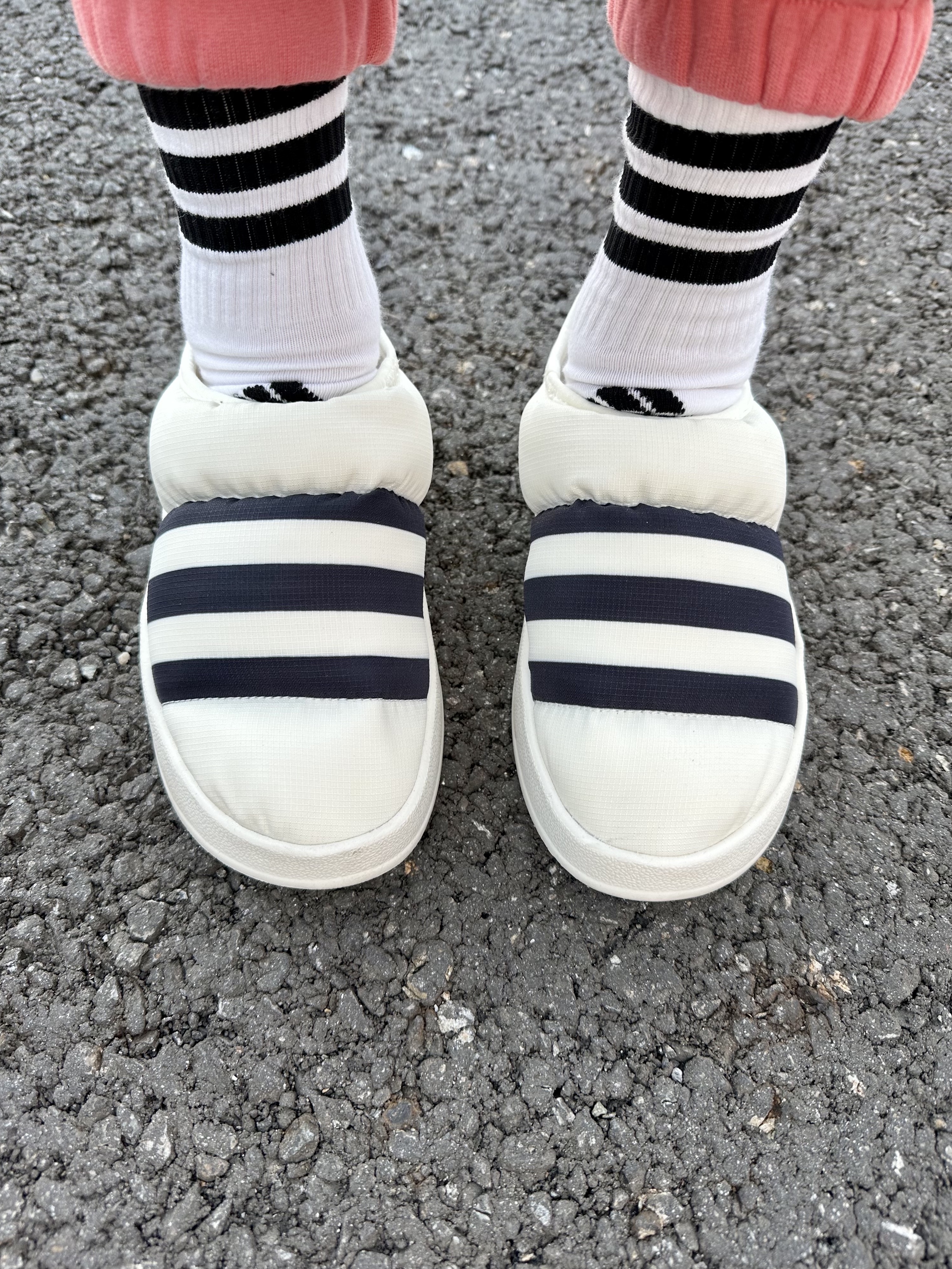 Adidas Puffylette Off White 착용 스타일