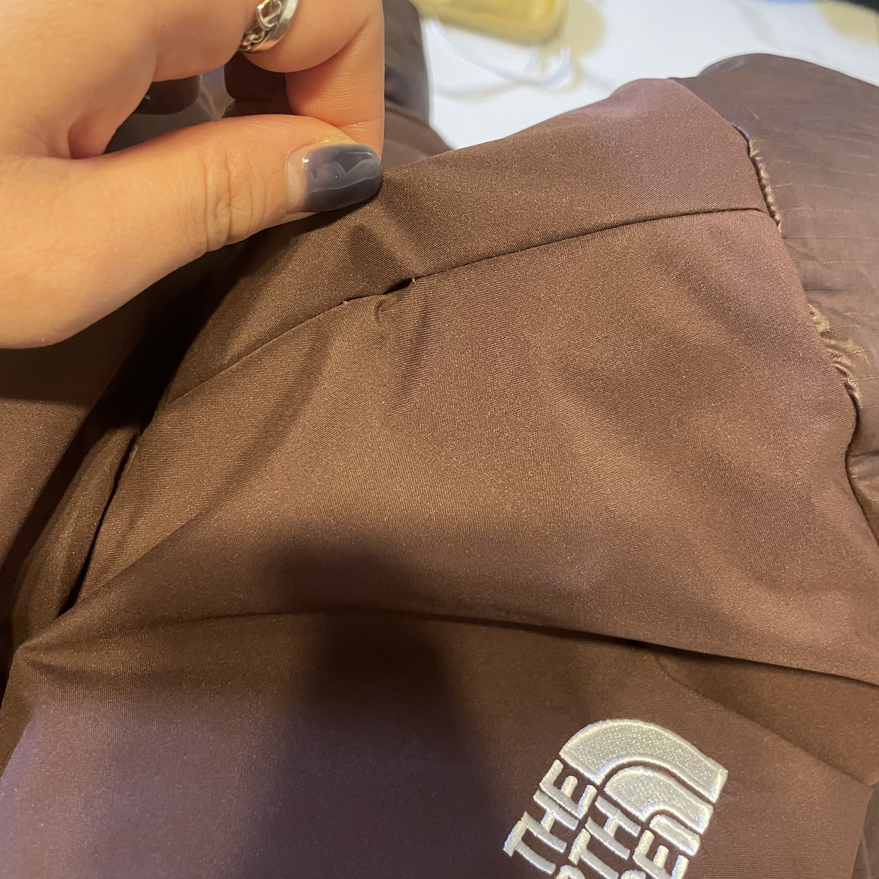 (W) The North Face White Label Novelty Nuptse Down Jacket Cocoa Brown 착용 스타일 - 2