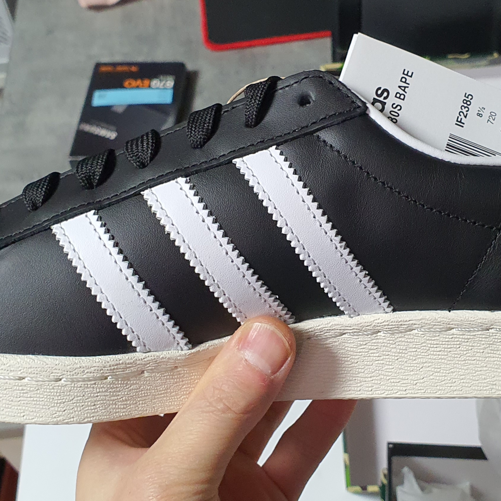 Adidas x BAPE Superstar 80s Core Black Off White 착용 스타일 - 4