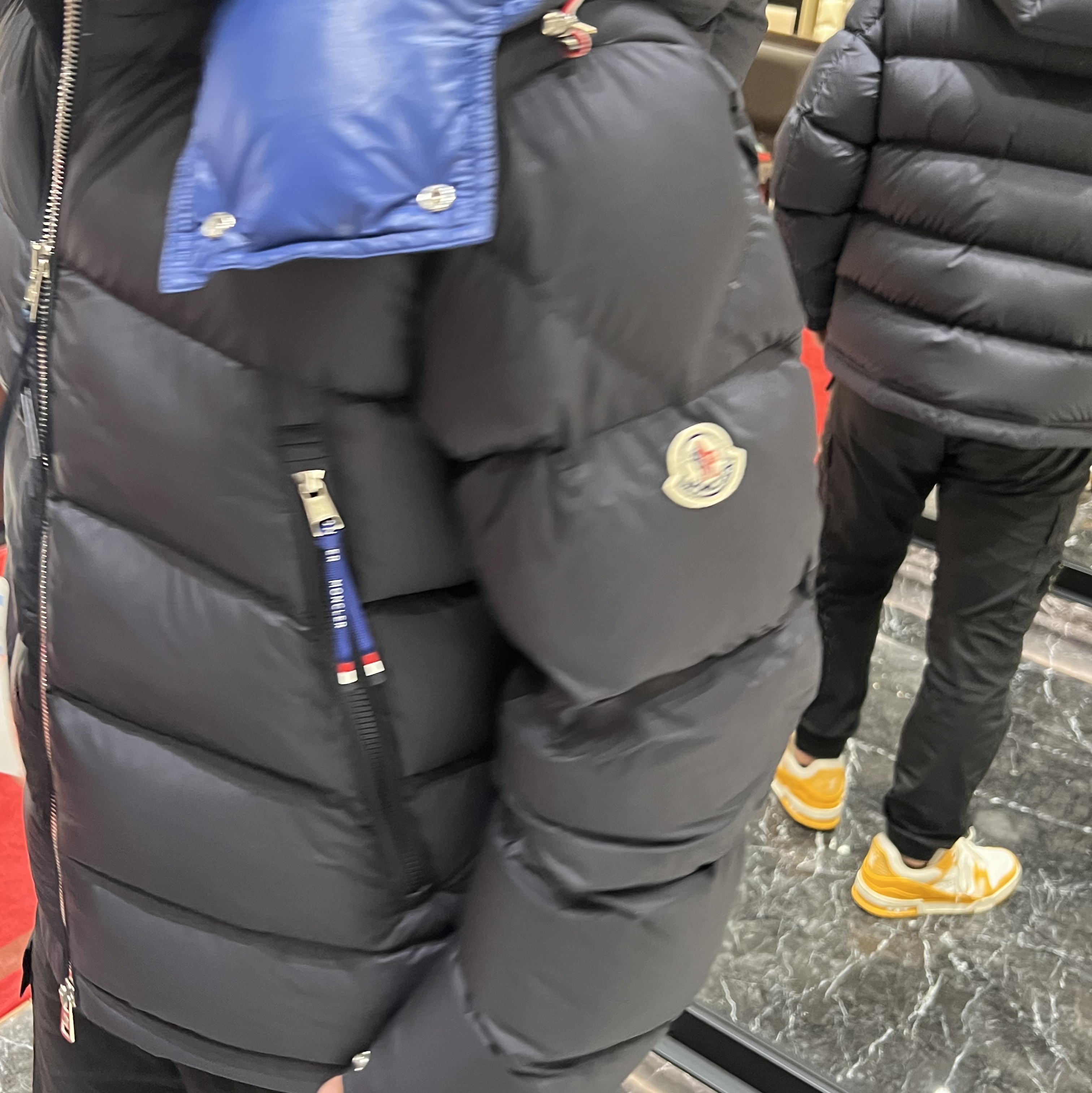 Moncler Poirier Short Down Jacket Night Blue - 22FW 착용 스타일